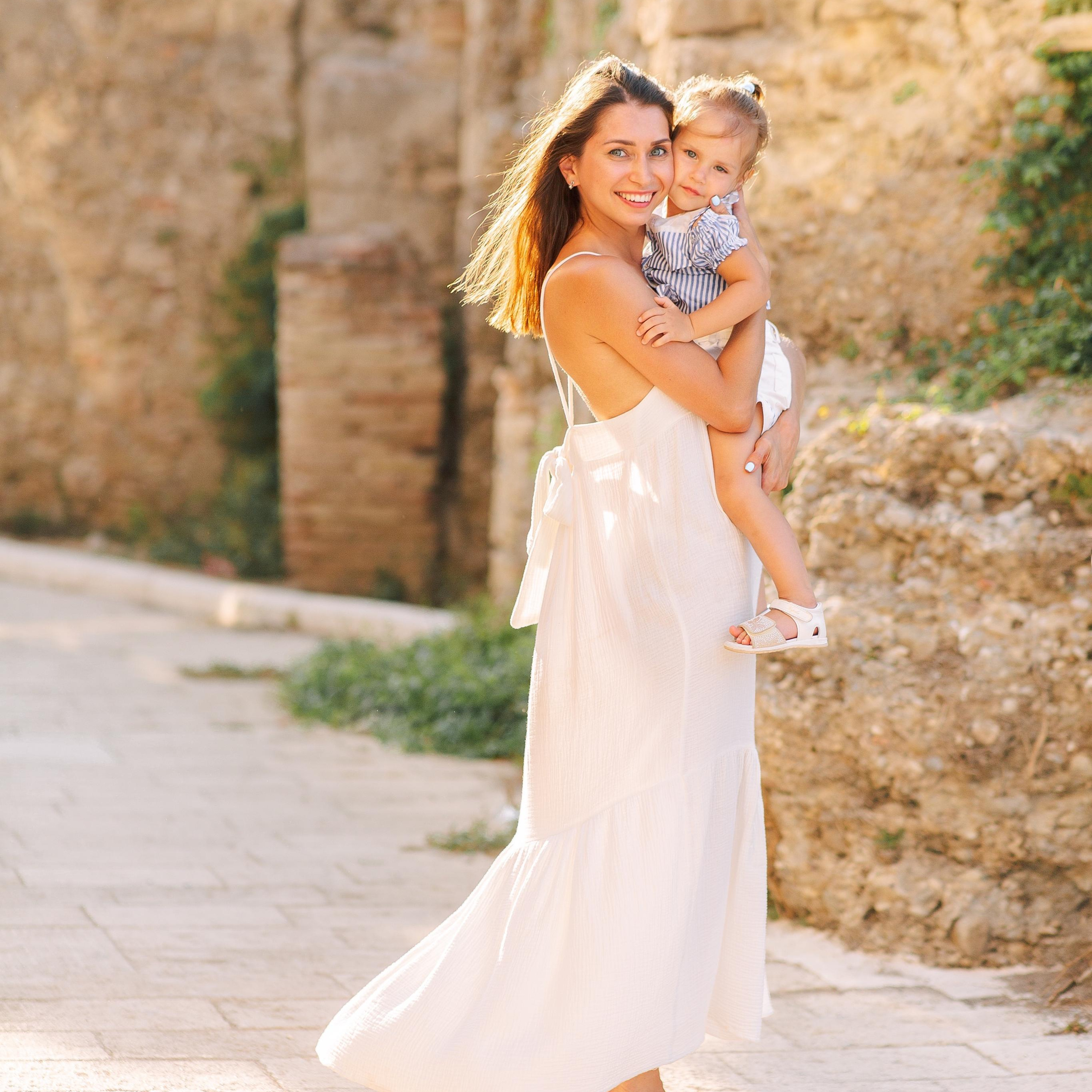 Семейная фотосессия в колоритных улочках Сиде. Алсу Девели. Фотограф в Алании в Турции, Аланья, Сиде, Белек, Анталия, Кемер, Конаклы, Окурджалар. Фотосъемки в Алании. Фотосессия в Алания