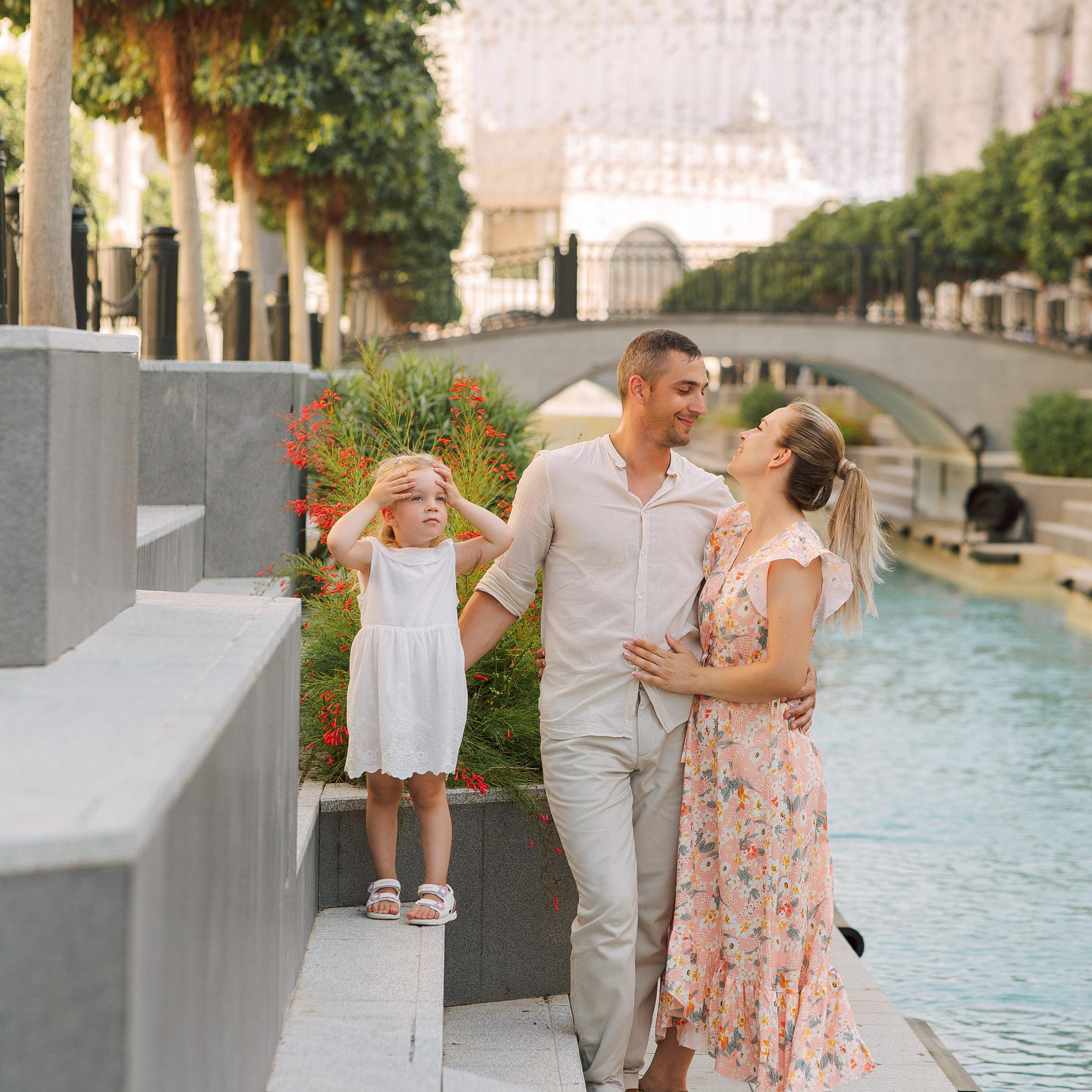 Family photo session in the Land of Legends park. Alsu Develi, Photographer in Turkey, Alanya, Side, Belek, Antalya, Kemer, Turkiye. Photoshooting in Alanya. Photosession in Belek, Side