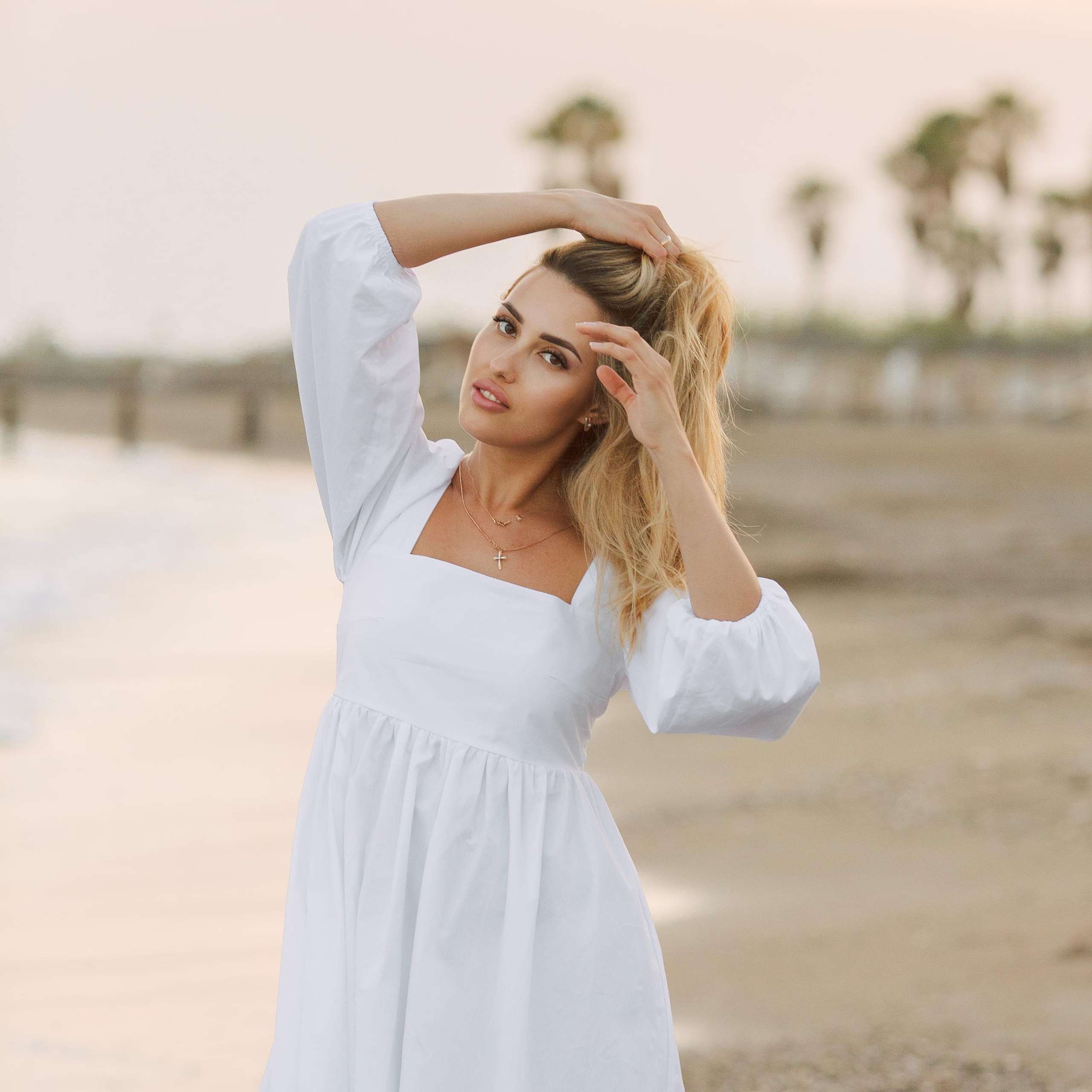 Family photo shoot on the beach in Belek at sunset. Alsu Develi, Photographer in Turkey, Alanya, Side, Belek, Antalya, Kemer, Turkiye. Photoshooting in Alanya. Photosession in Belek, Side