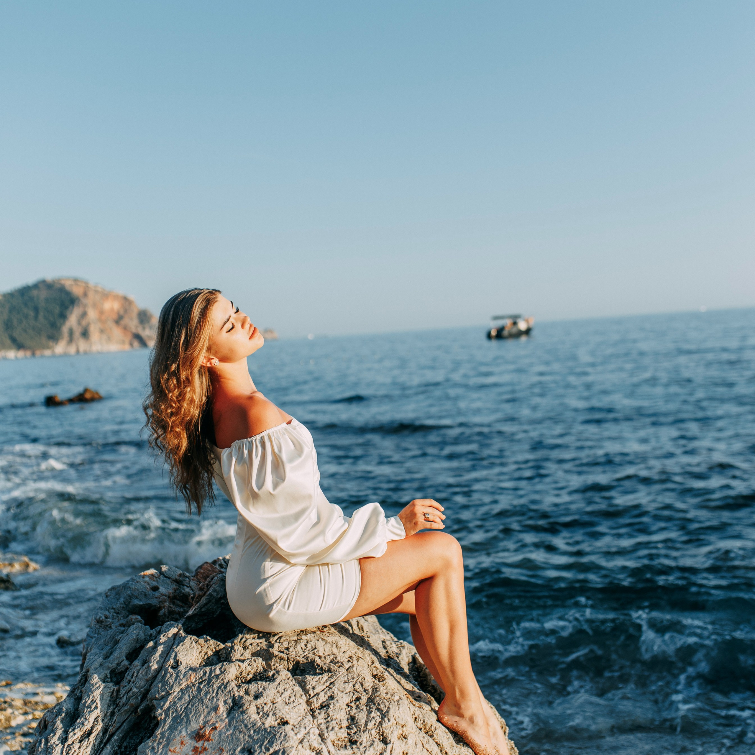 Sunset.Beach. Love story on Cleopatra beach at sunset. Alanya. Alsu Develi, Photographer in Turkey, Alanya, Side, Belek, Antalya, Kemer, Turkiye. Photoshooting in Alanya. Photosession in Belek, Side