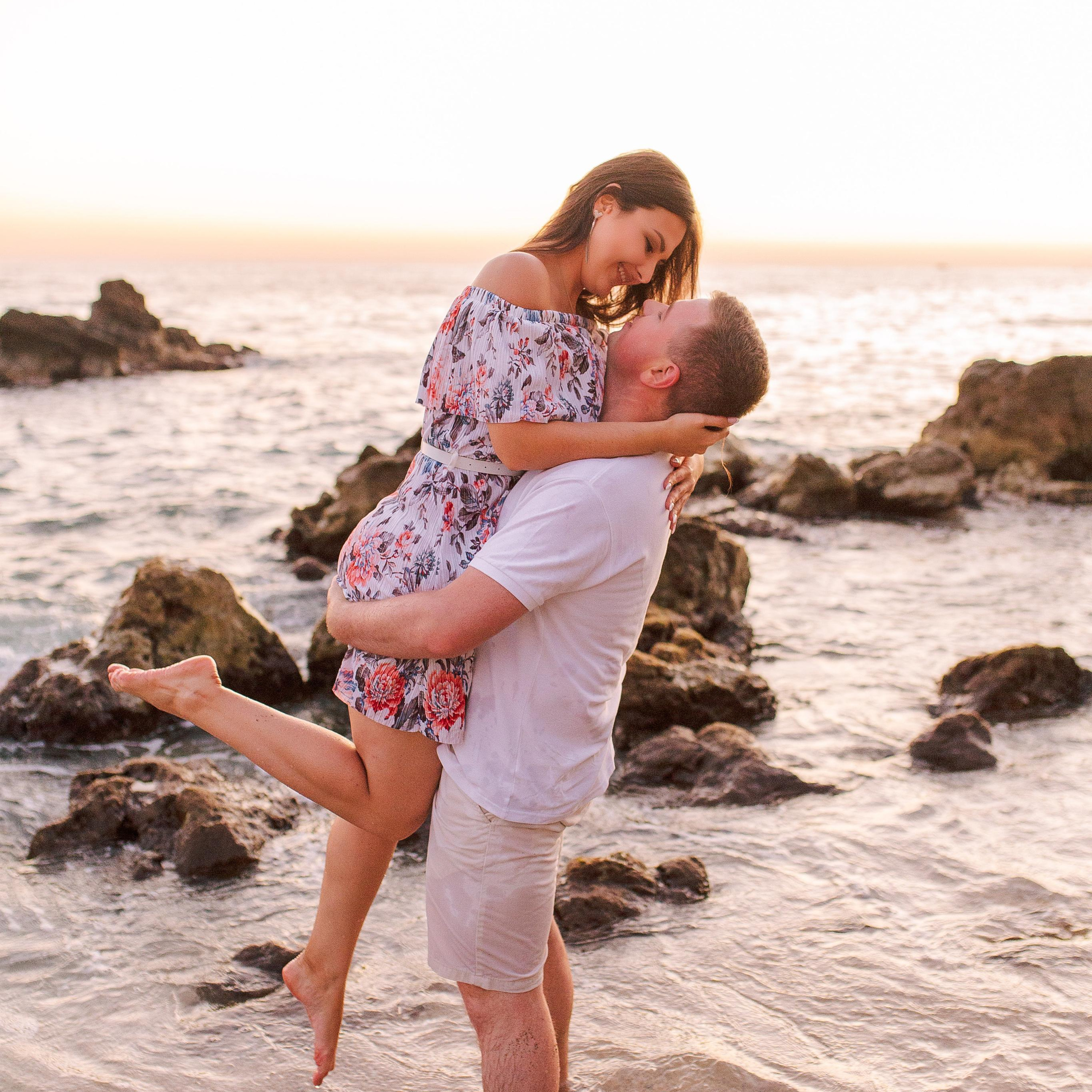 Photo session of newlyweds in Alanya at sunset on Cleopatra beach. Alsu Develi, Photographer in Turkey, Alanya, Side, Belek, Antalya, Kemer, Turkiye. Photoshooting in Alanya. Photosession in Belek, Side
