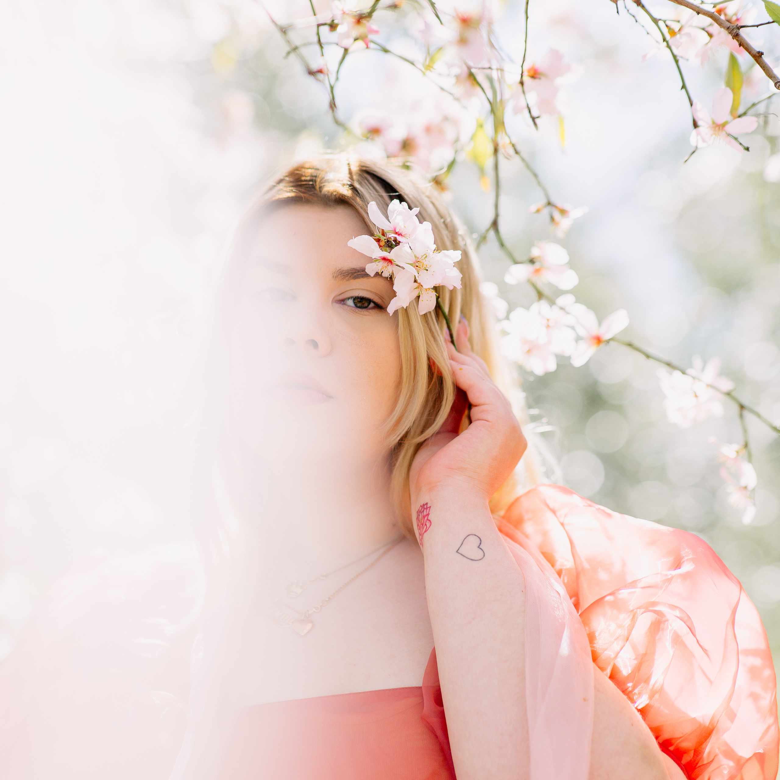 Фотосессия цветущем миндале. Алсу Девели. Фотограф в Алании в Турции, Аланья, Сиде, Белек, Анталия, Кемер, Конаклы, Окурджалар. Фотосъемки в Алании. Фотосессия в Алания