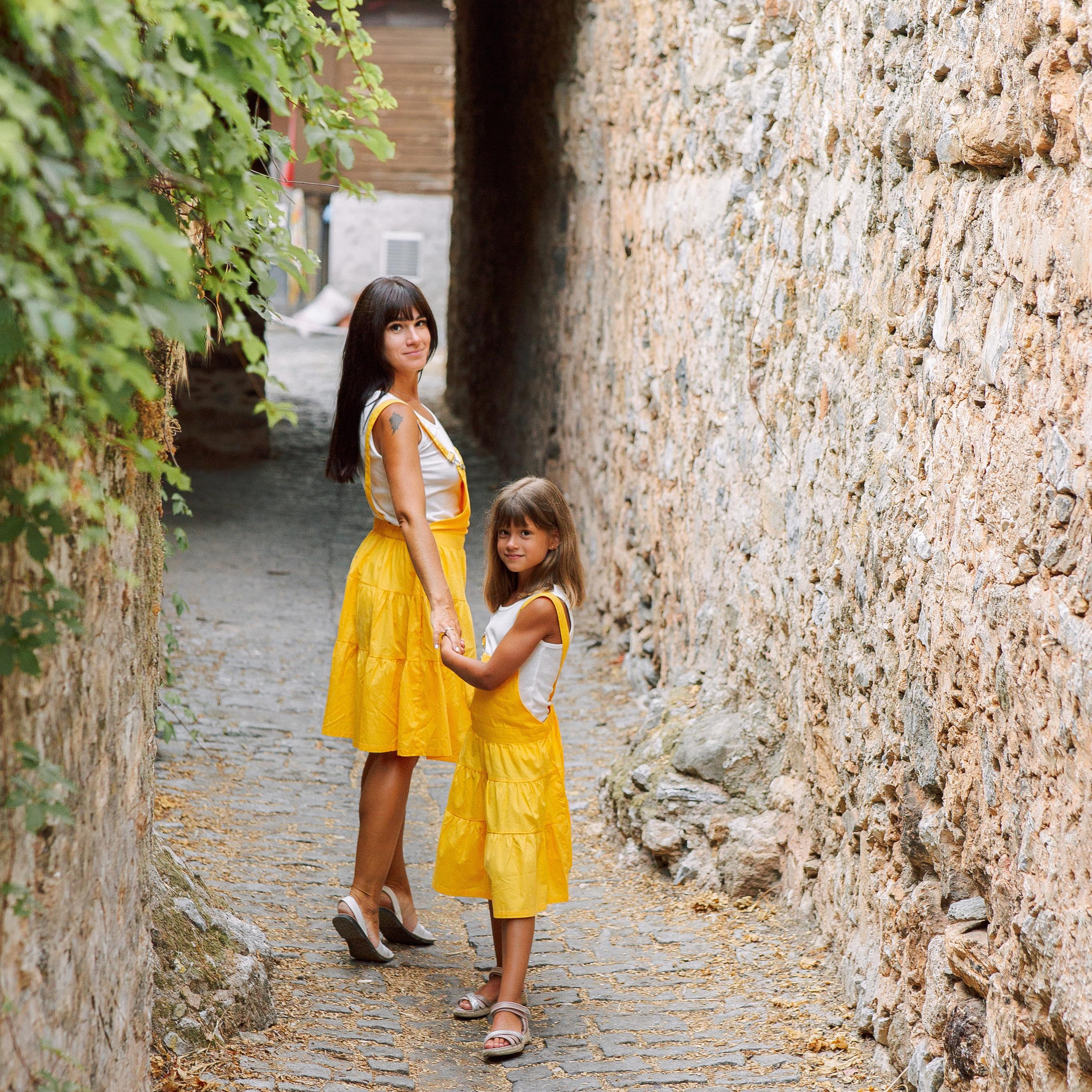 Photo session at the Alanya fortress for mother and daughter. Alsu Develi, Photographer in Turkey, Alanya, Side, Belek, Antalya, Kemer, Turkiye. Photoshooting in Alanya. Photosession in Belek, Side