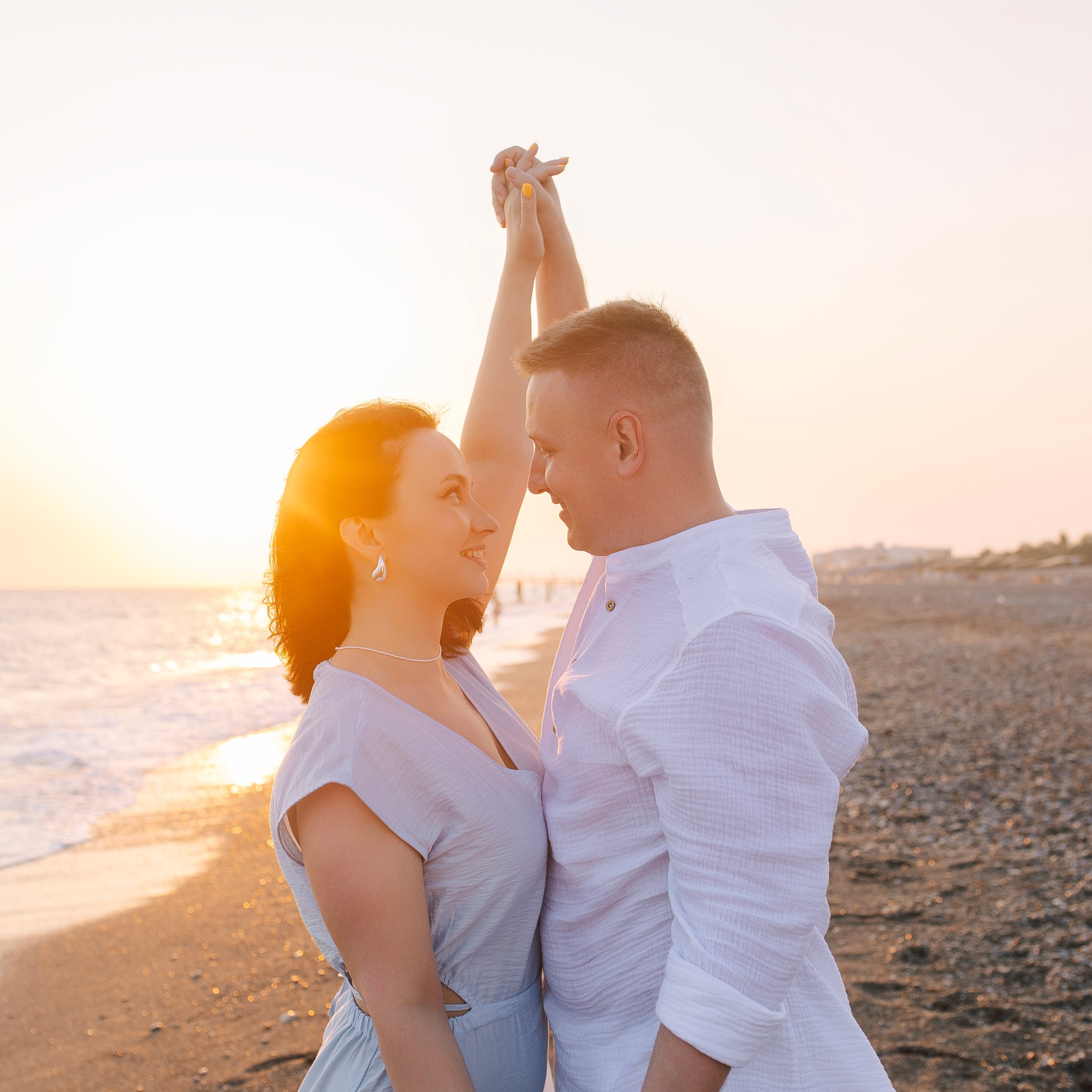 Family photo session on the beach in Side at sunset. Alsu Develi, Photographer in Turkey, Alanya, Side, Belek, Antalya, Kemer, Turkiye. Photoshooting in Alanya. Photosession in Belek, Side