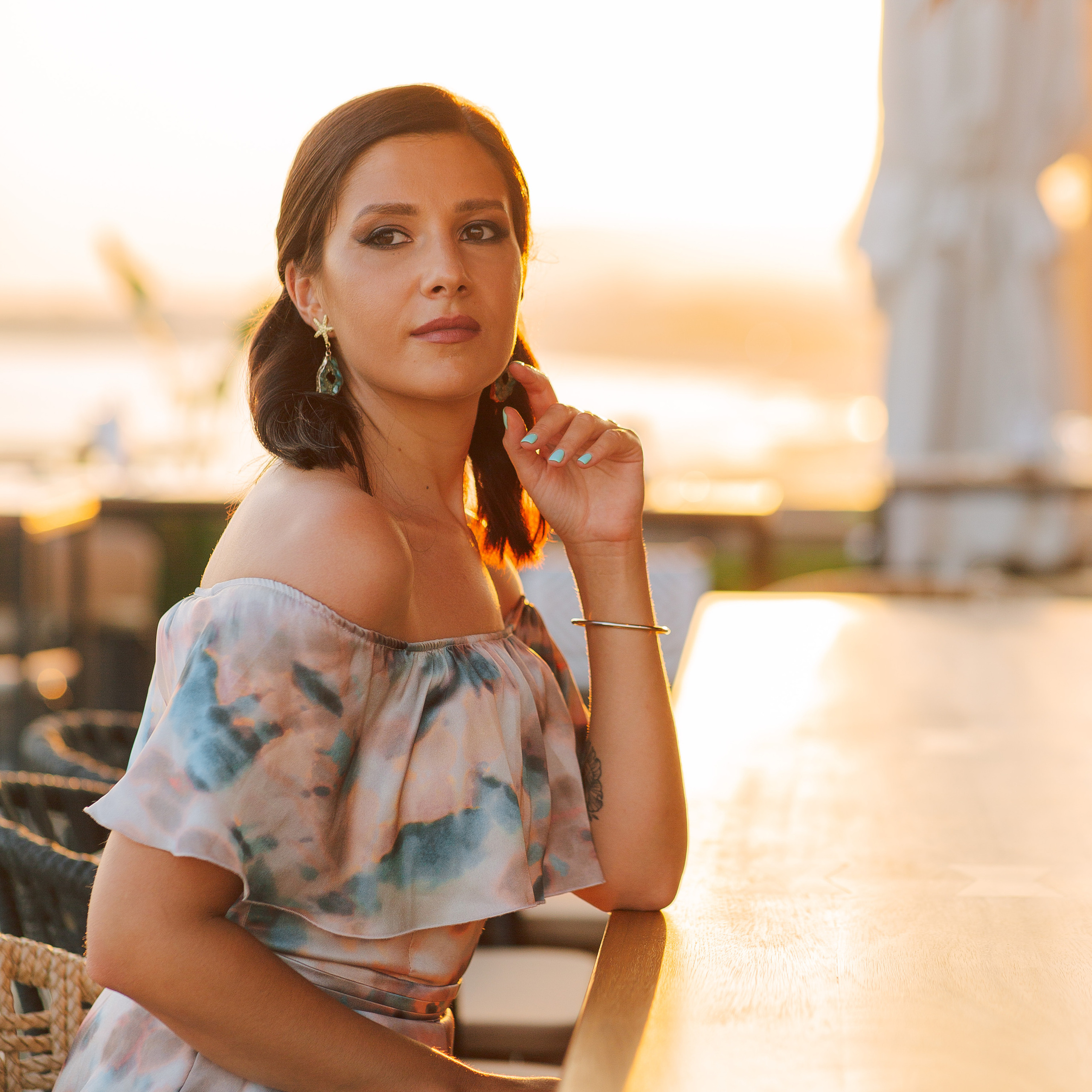 Birthday photosession in a cafe. Alsu Develi, Photographer in Turkey, Alanya, Side, Belek, Antalya, Kemer, Turkiye. Photoshooting in Alanya. Photosession in Belek, Side