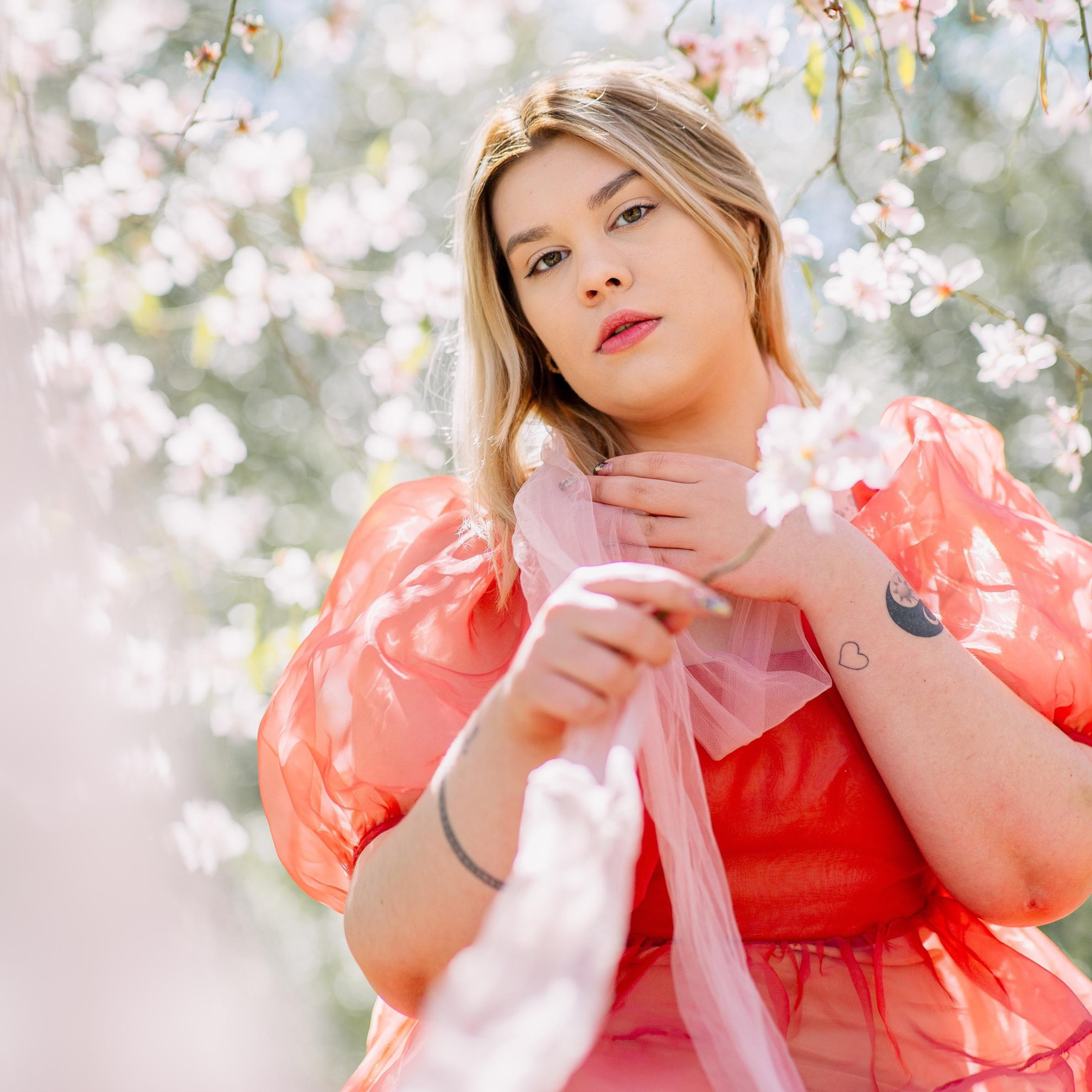 Фотосессия цветущем миндале. Алсу Девели. Фотограф в Алании в Турции, Аланья, Сиде, Белек, Анталия, Кемер, Конаклы, Окурджалар. Фотосъемки в Алании. Фотосессия в Алания
