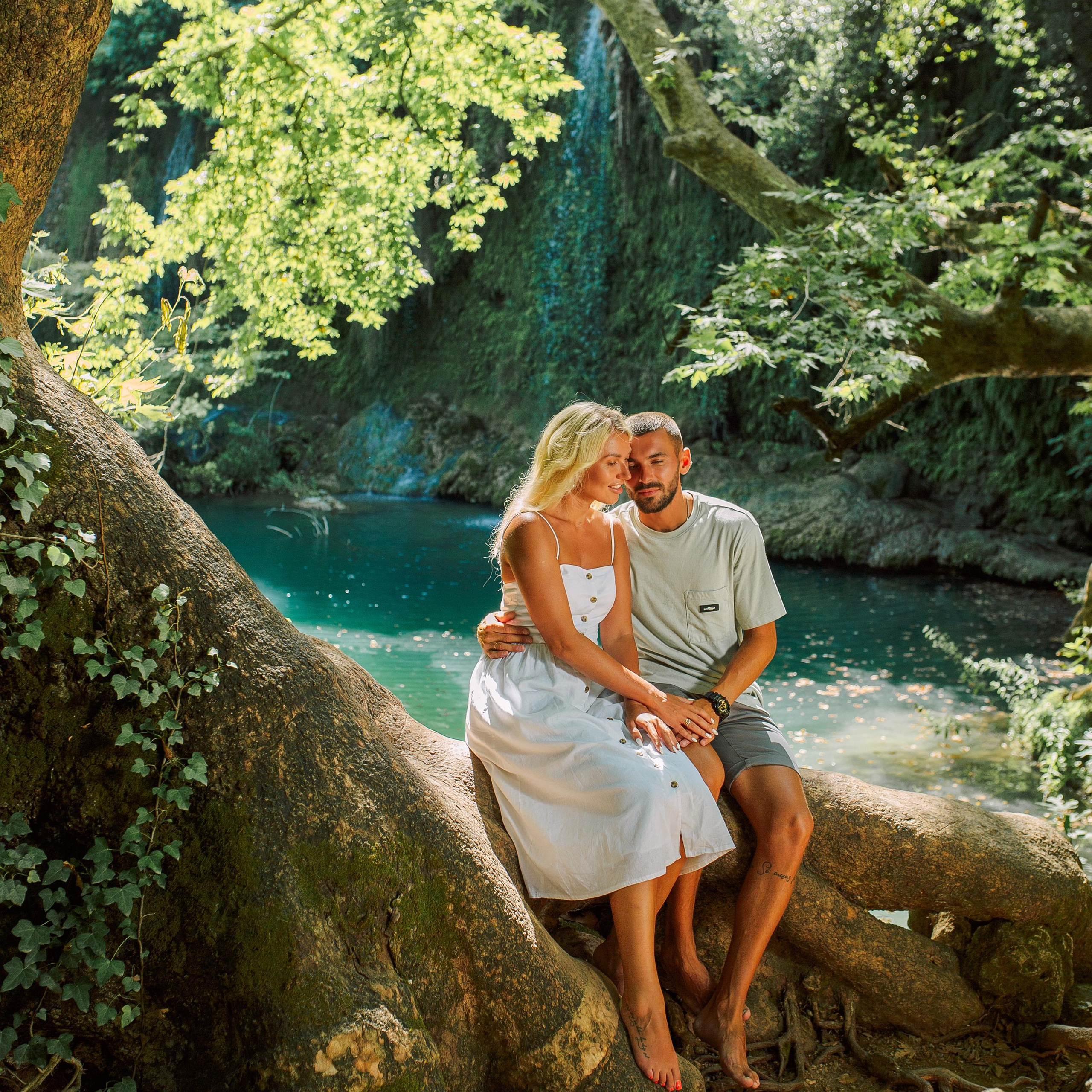 Лавстори у водопада. Алсу Девели. Фотограф в Алании в Турции, Аланья, Сиде, Белек, Анталия, Кемер, Конаклы, Окурджалар. Фотосъемки в Алании. Фотосессия в Алания