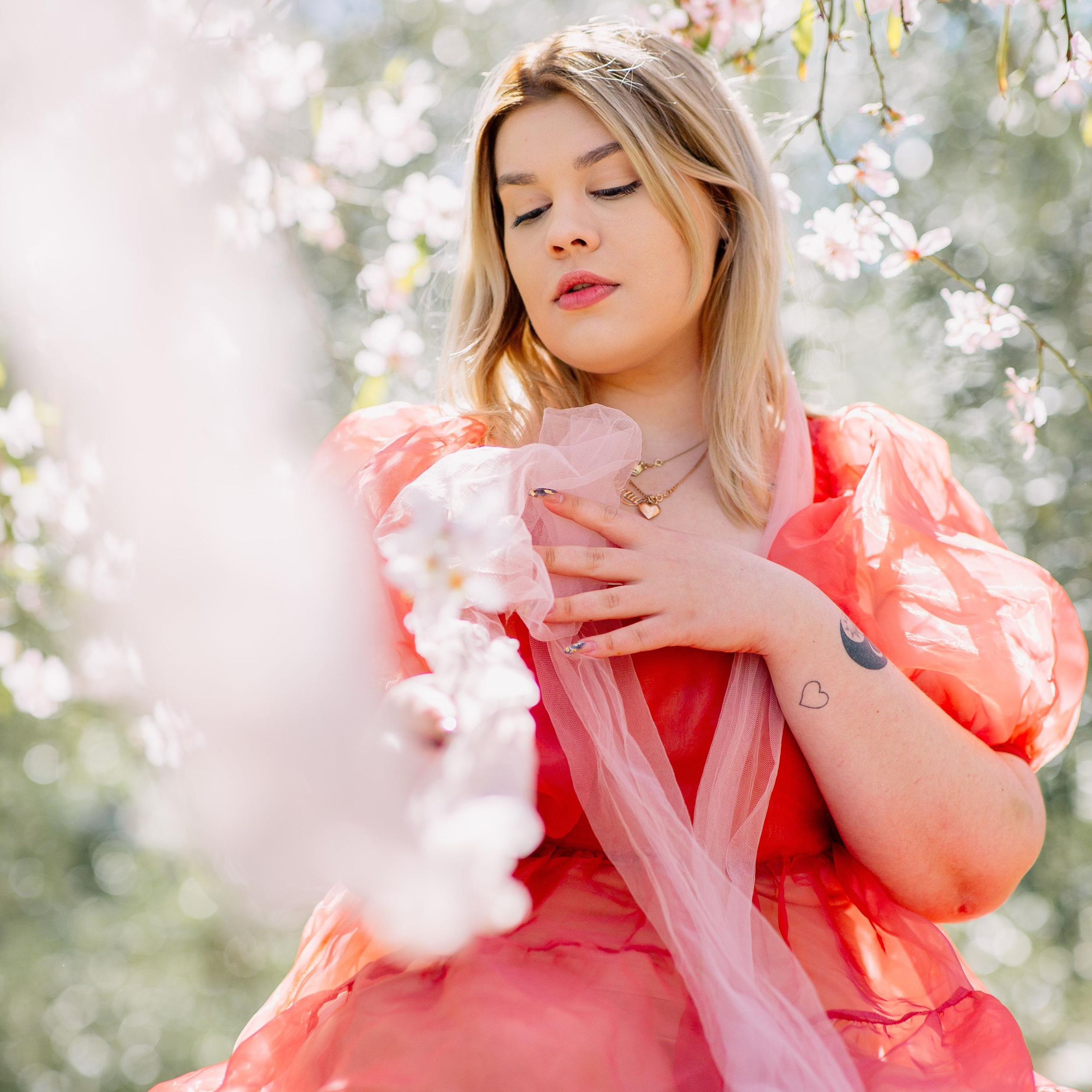 Фотосессия цветущем миндале. Алсу Девели. Фотограф в Алании в Турции, Аланья, Сиде, Белек, Анталия, Кемер, Конаклы, Окурджалар. Фотосъемки в Алании. Фотосессия в Алания