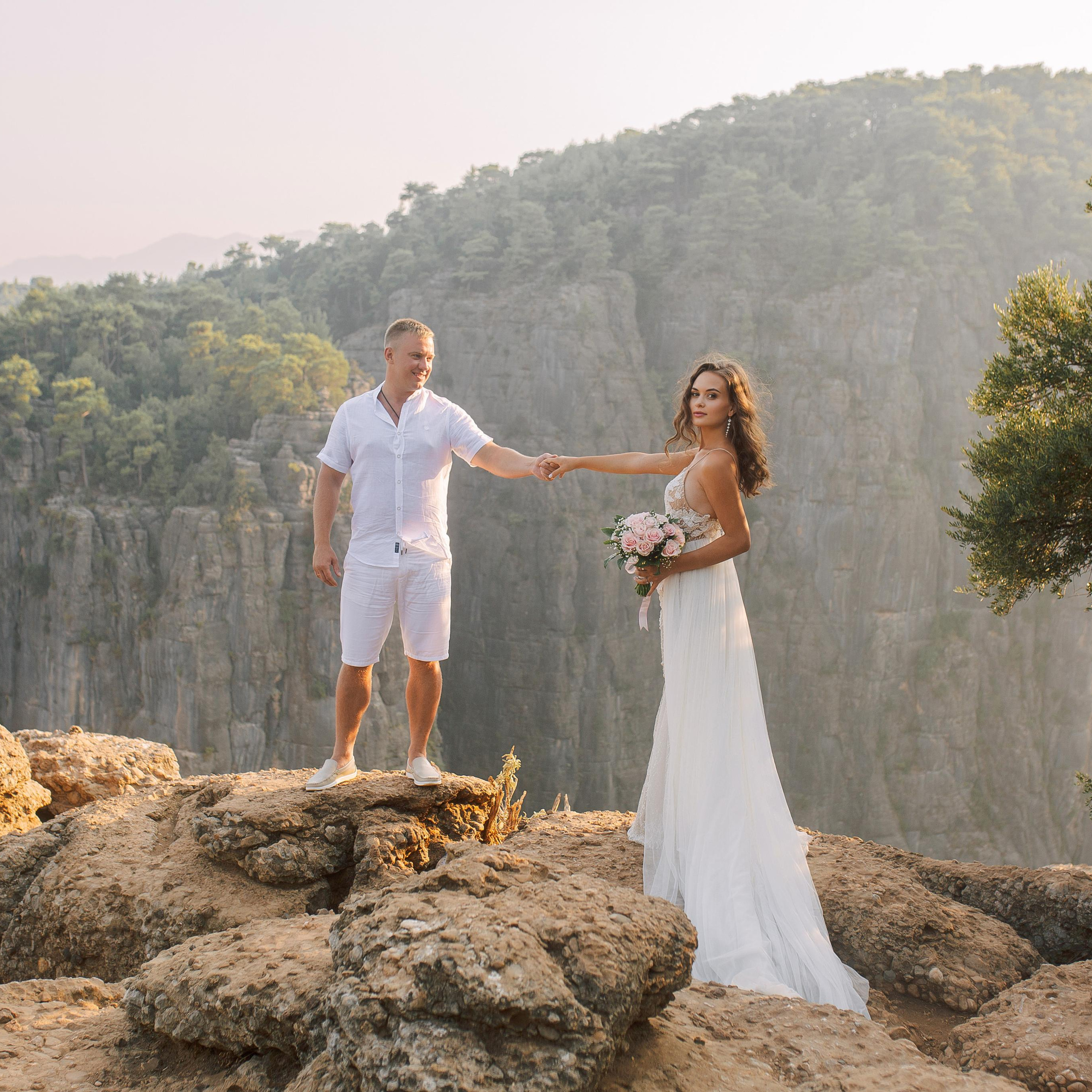 Wedding photo shoot in the canyon. Alsu Develi, Photographer in Turkey, Alanya, Side, Belek, Antalya, Kemer, Turkiye. Photoshooting in Alanya. Photosession in Belek, Side