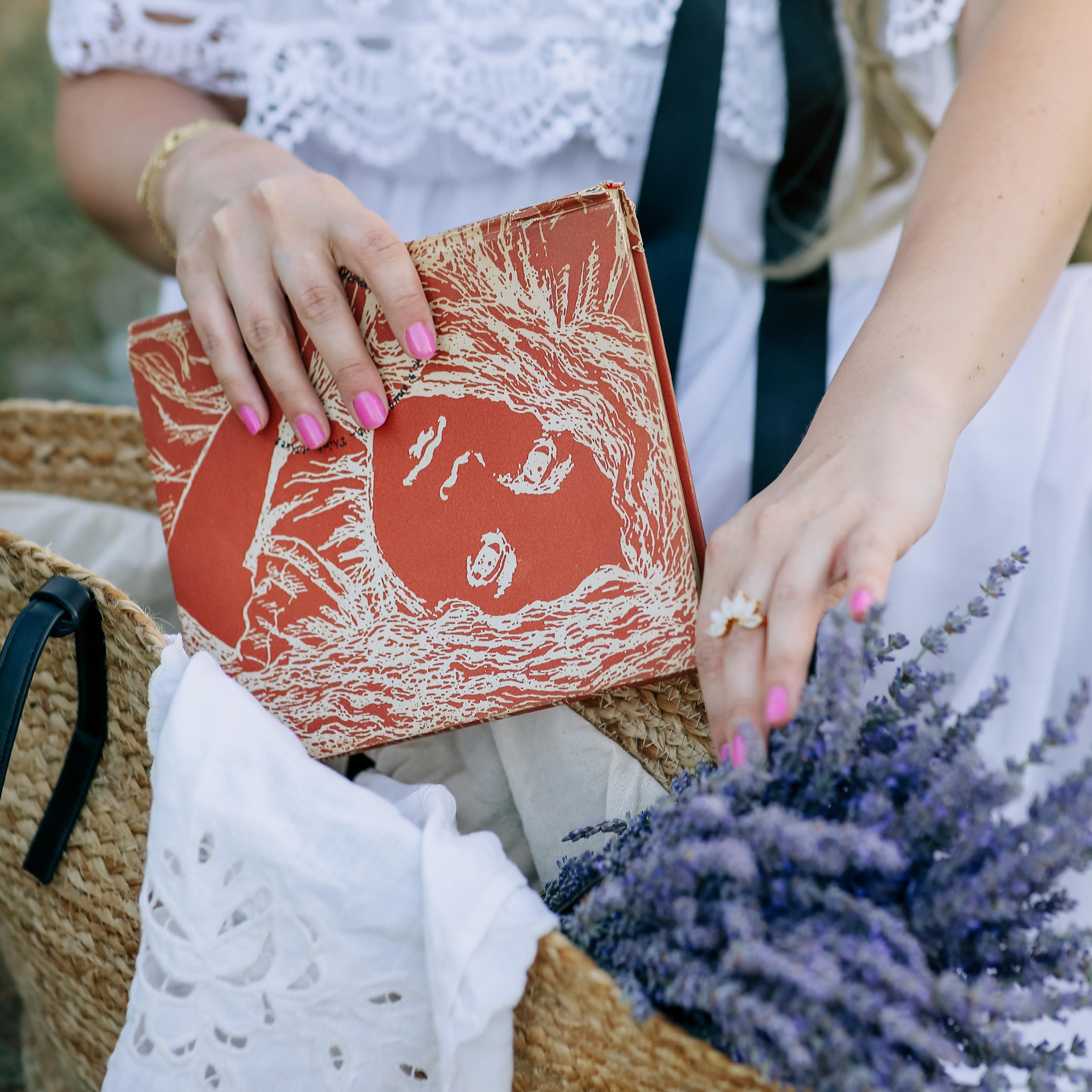 Фотосессия на лавандовом поле. Алсу Девели. Фотограф в Алании в Турции, Аланья, Сиде, Белек, Анталия, Кемер, Конаклы, Окурджалар. Фотосъемки в Алании. Фотосессия в Алания