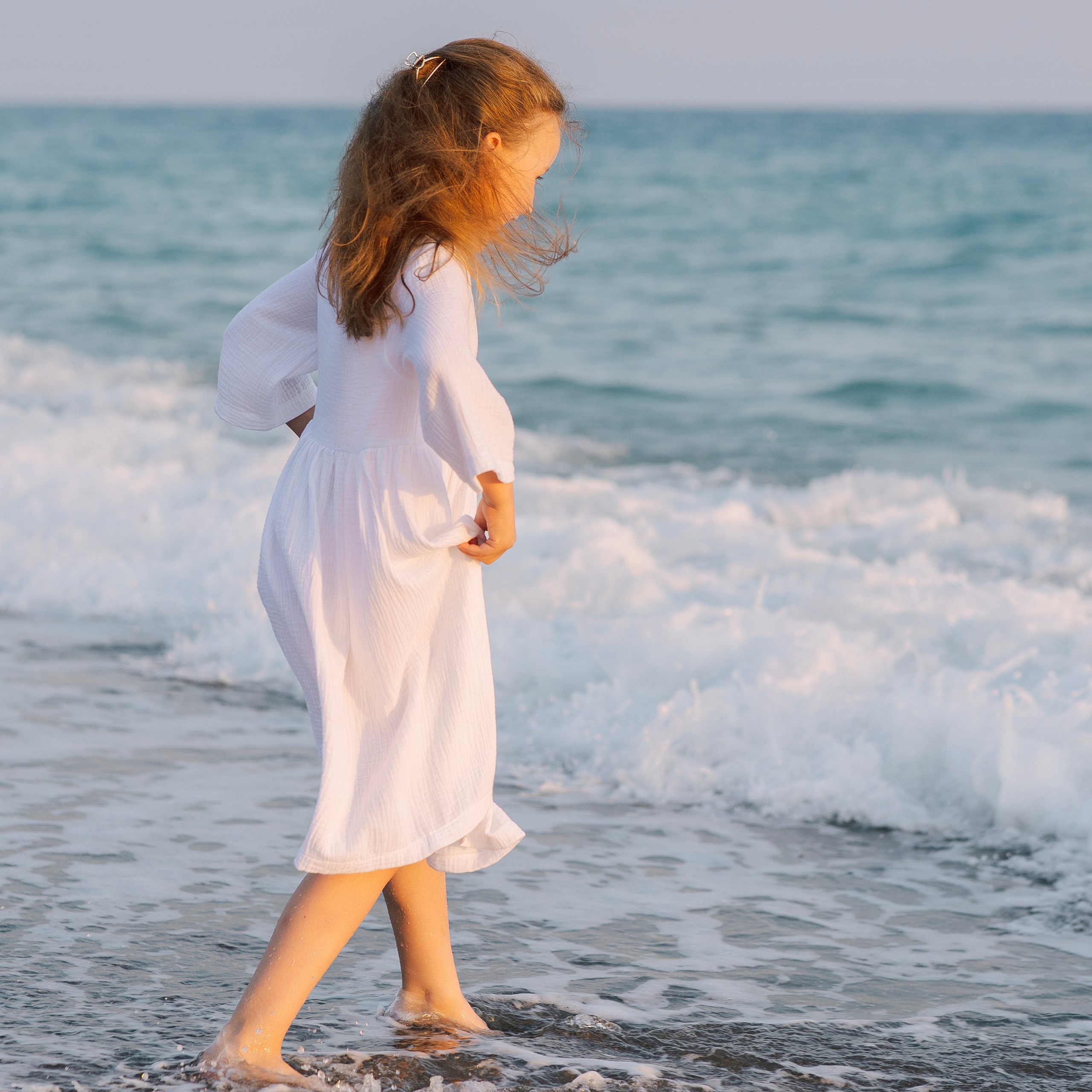 Family photo session on the beach in Side at sunset. Alsu Develi, Photographer in Turkey, Alanya, Side, Belek, Antalya, Kemer, Turkiye. Photoshooting in Alanya. Photosession in Belek, Side
