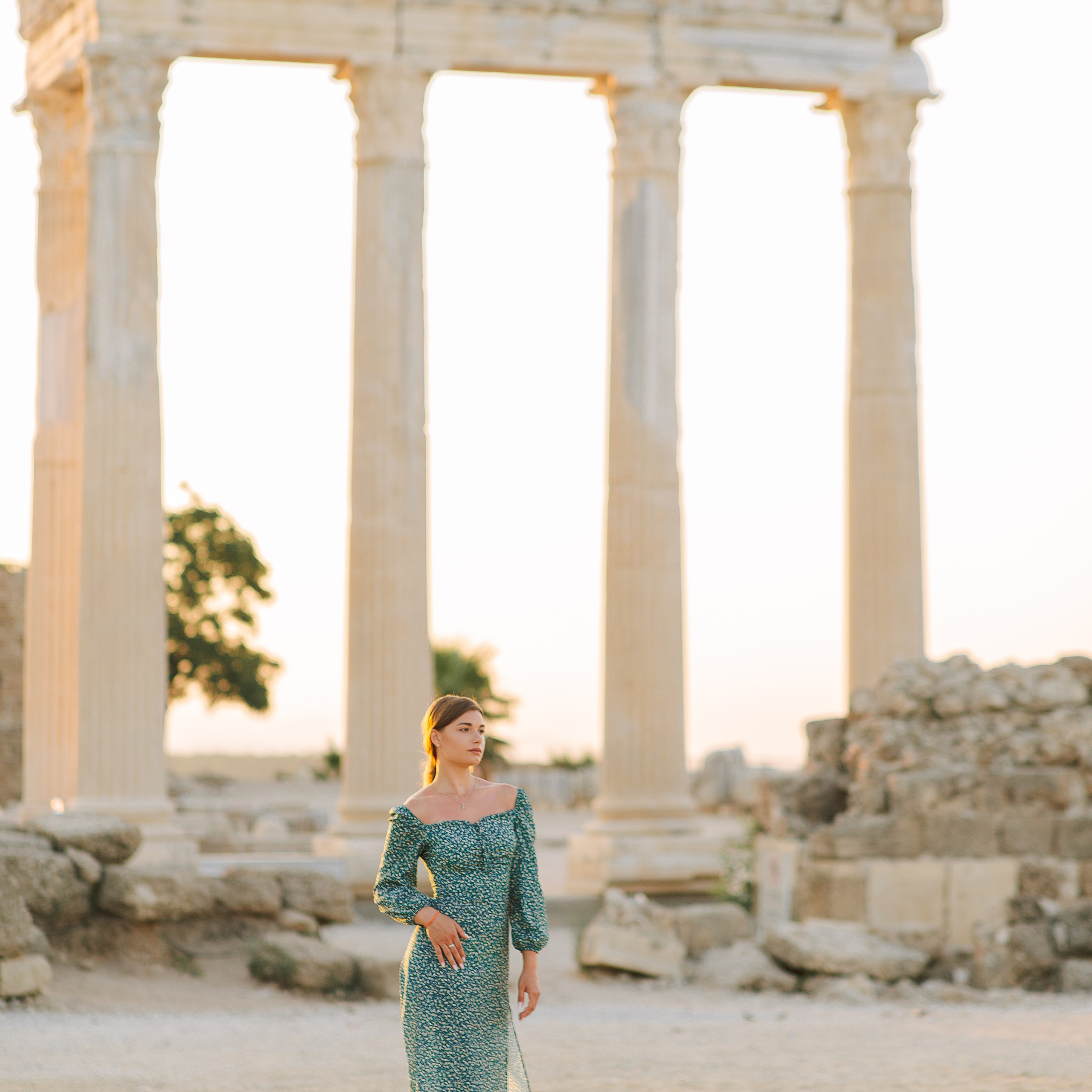 Marriage proposal in the ancient city of Side. Alsu Develi, Photographer in Turkey, Alanya, Side, Belek, Antalya, Kemer, Turkiye. Photoshooting in Alanya. Photosession in Belek, Side