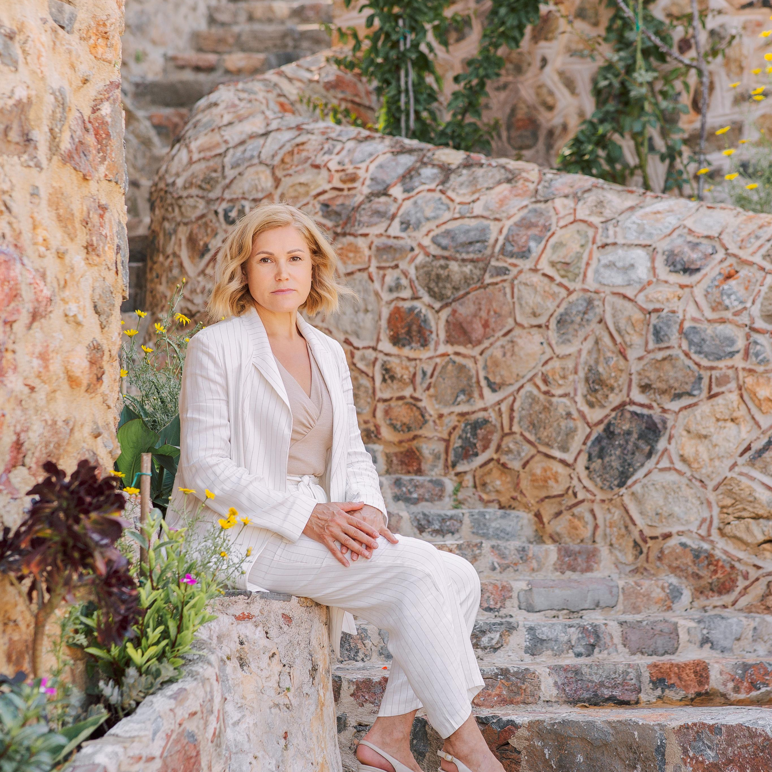 Day. Colorful streets. Family shooting near the Alanya fortress. Alanya. Alsu Develi, Photographer in Turkey, Alanya, Side, Belek, Antalya, Kemer, Turkiye. Photoshooting in Alanya. Photosession in Belek, Side