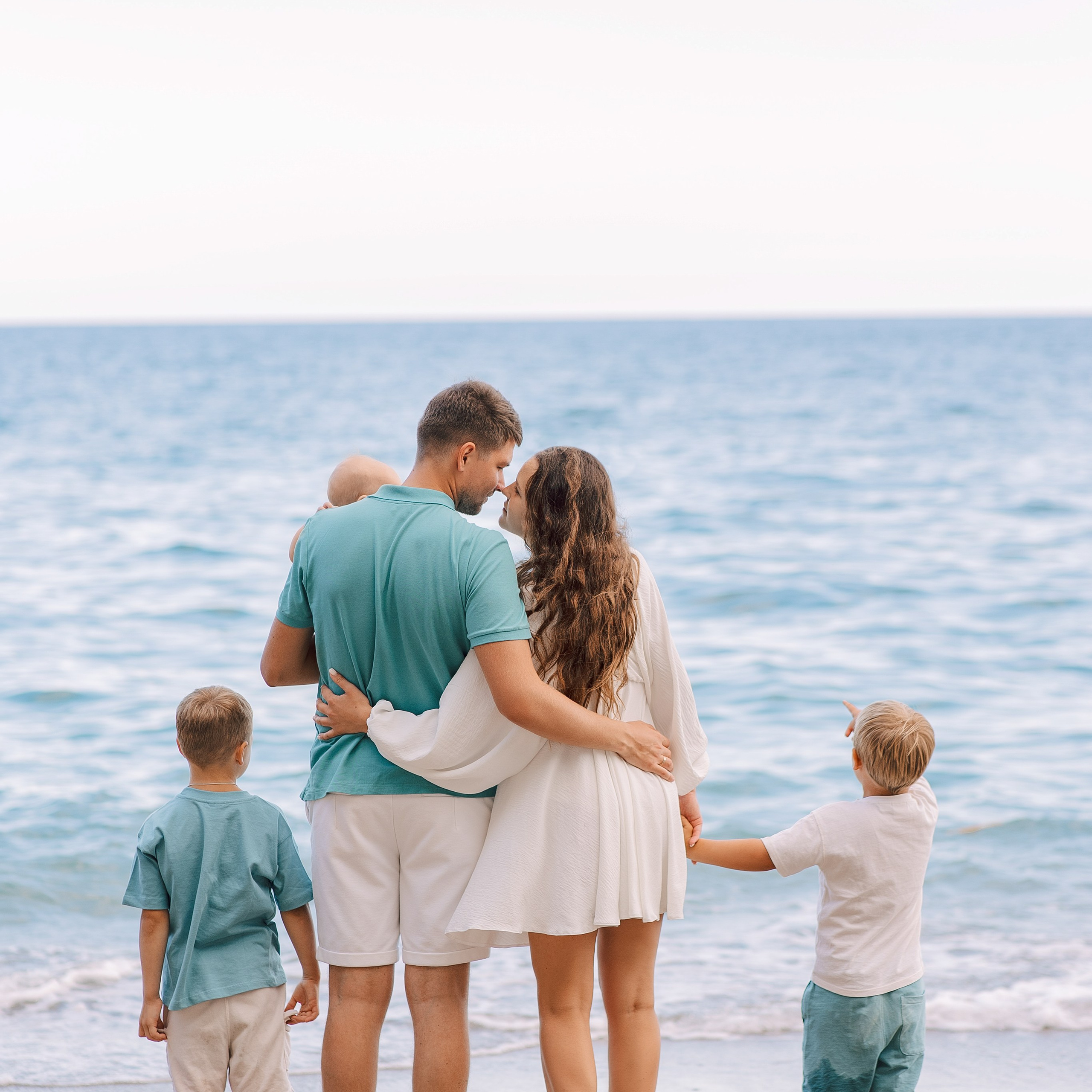 Sunset. Family photo session in Kemer on the beach. Alsu Develi, Photographer in Turkey, Alanya, Side, Belek, Antalya, Kemer, Turkiye. Photoshooting in Alanya. Photosession in Belek, Side