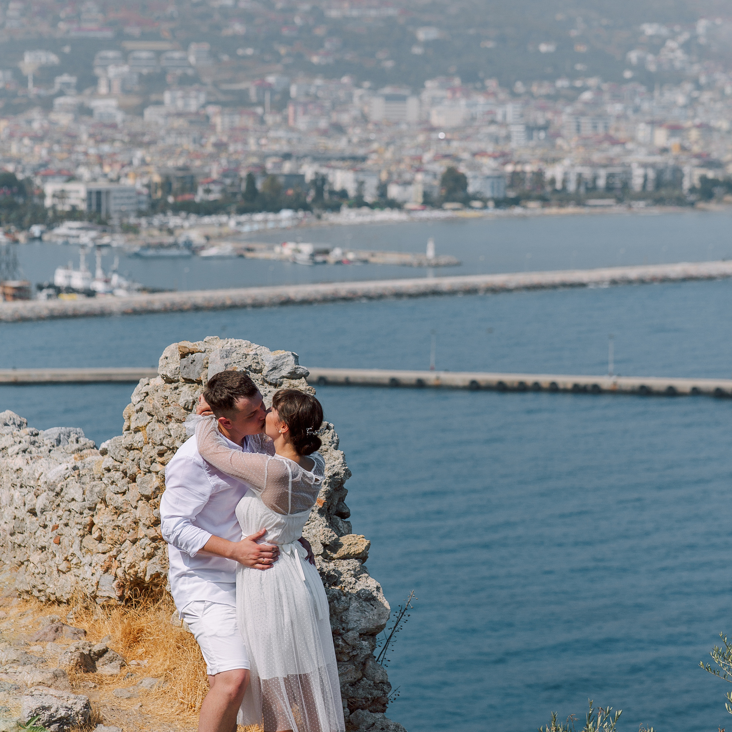 Wedding photo shoot in Alanya: Castle, port and beach. Alsu Develi, Photographer in Turkey, Alanya, Side, Belek, Antalya, Kemer, Turkiye. Photoshooting in Alanya. Photosession in Belek, Side
