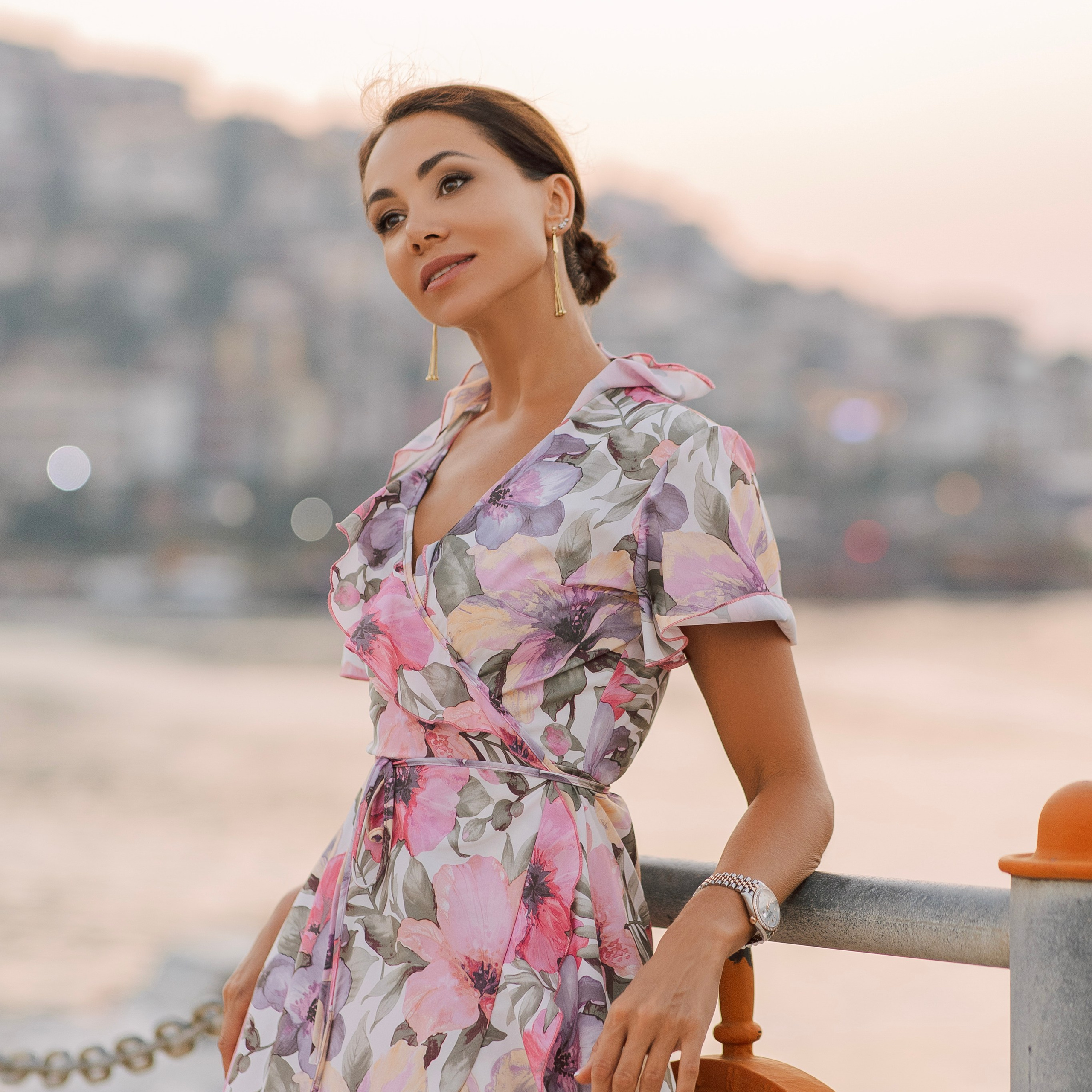 Фотосессия для большой и нарядной семьи в порту Аланьи. Алсу Девели. Фотограф в Алании в Турции, Аланья, Сиде, Белек, Анталия, Кемер, Конаклы, Окурджалар. Фотосъемки в Алании. Фотосессия в Алания