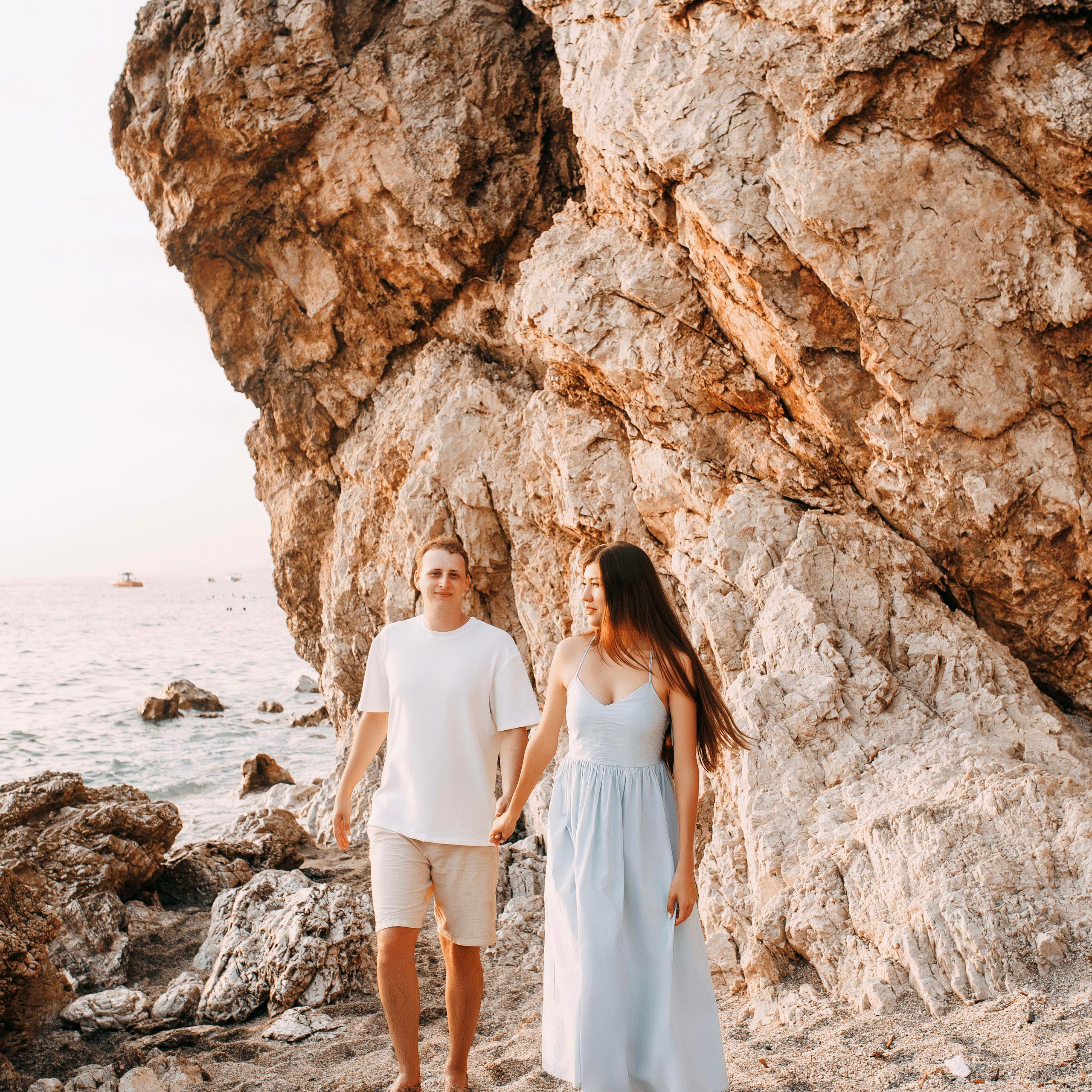 Sunset. Photo session of a love story on the beach at sunset. Alsu Develi, Photographer in Turkey, Alanya, Side, Belek, Antalya, Kemer, Turkiye. Photoshooting in Alanya. Photosession in Belek, Side