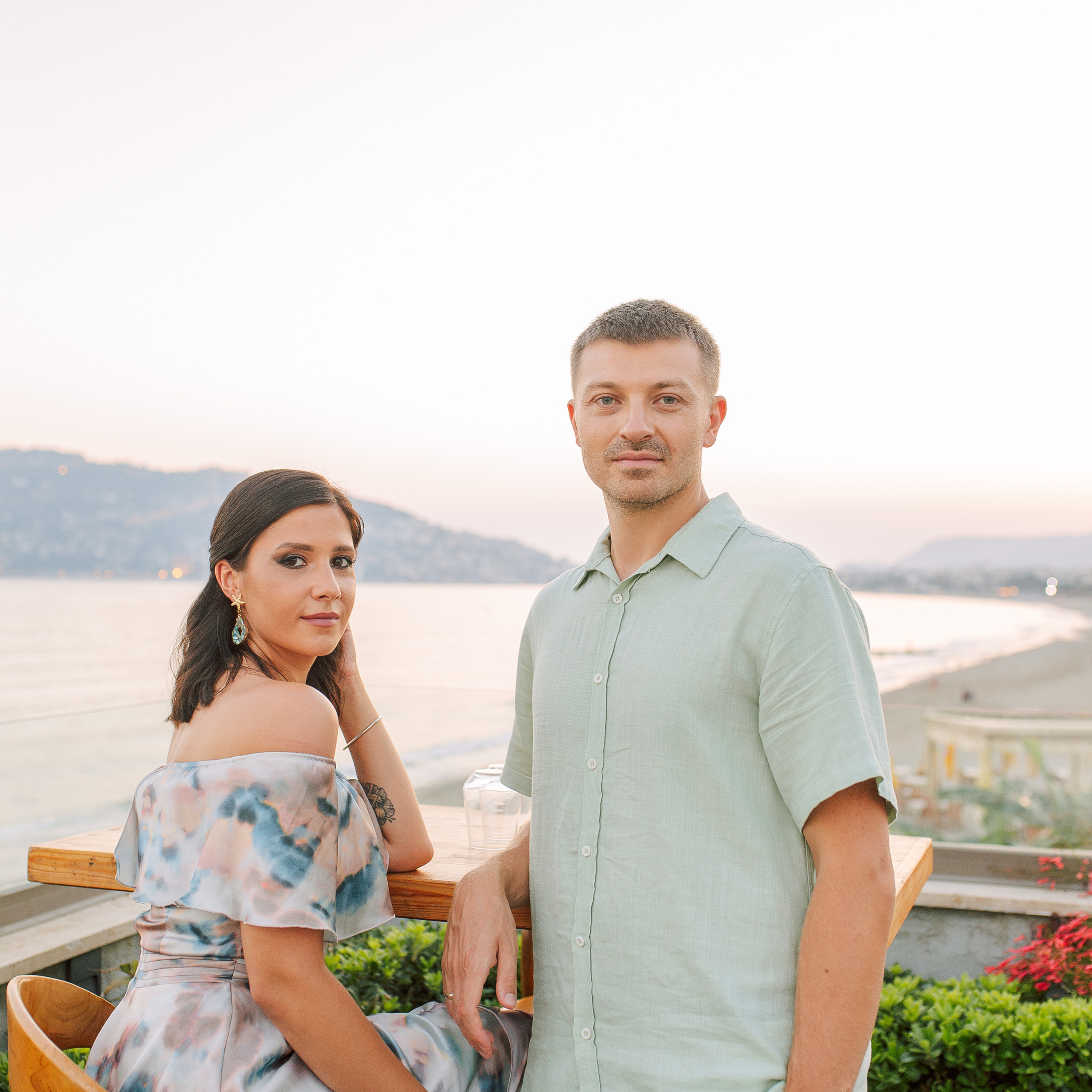 Birthday photosession in a cafe. Alsu Develi, Photographer in Turkey, Alanya, Side, Belek, Antalya, Kemer, Turkiye. Photoshooting in Alanya. Photosession in Belek, Side