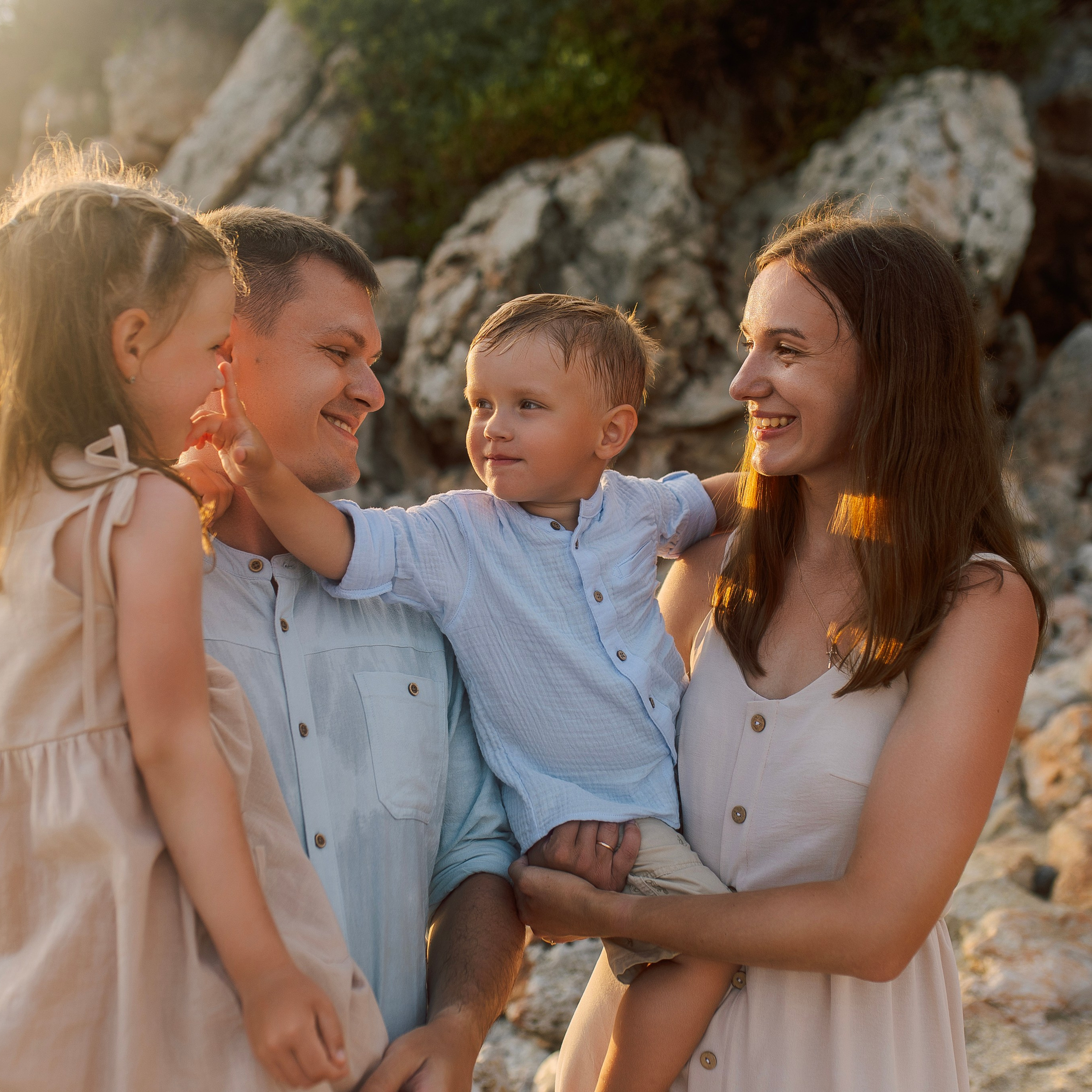 Sunset. Beach. Family photo session on Cleopatra beach at sunset in Alanya. Alanya. Alsu Develi, Photographer in Turkey, Alanya, Side, Belek, Antalya, Kemer, Turkiye. Photoshooting in Alanya. Photosession in Belek, Side