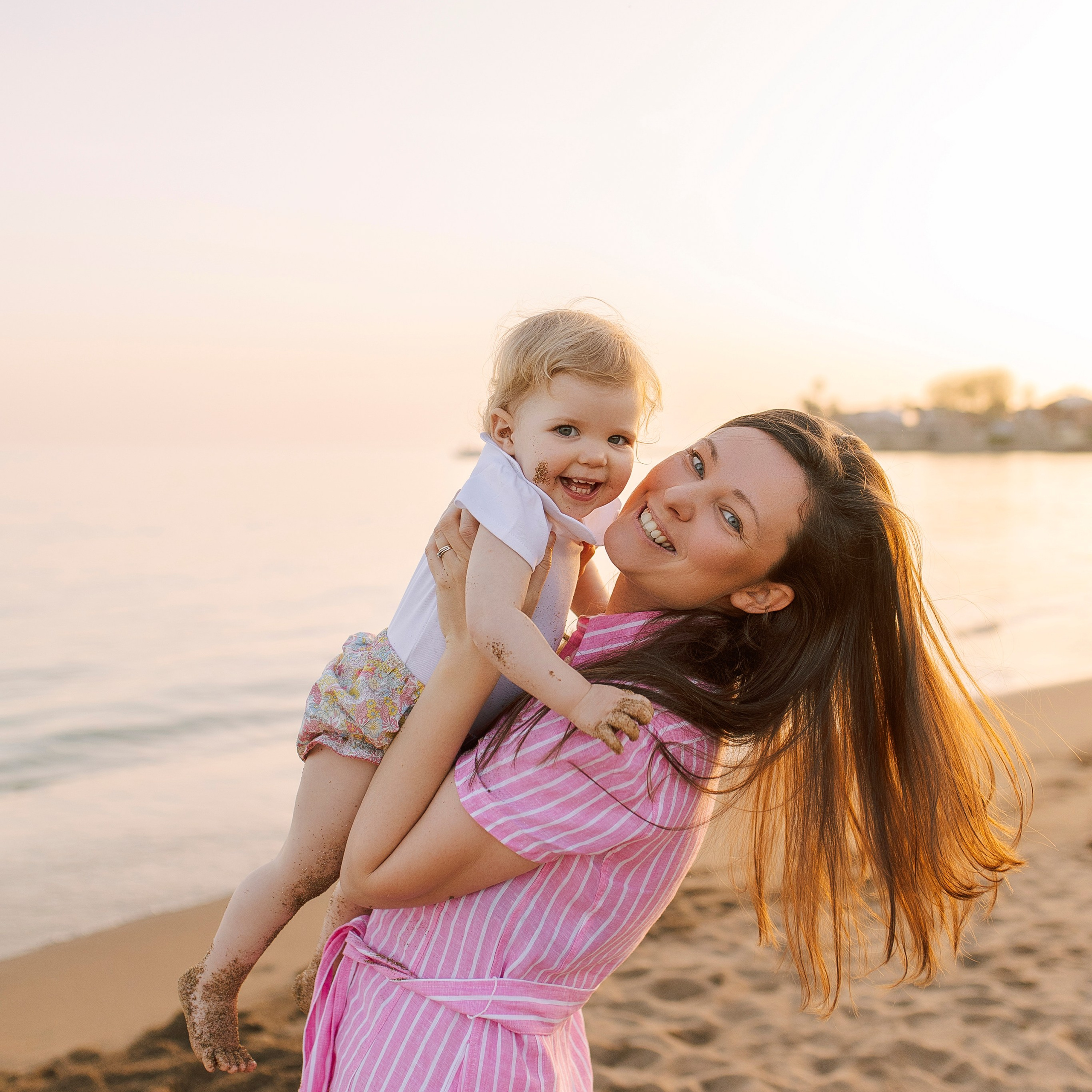 Семейная фотосессия на пляже в Сиде на закате. Алсу Девели. Фотограф в Алании в Турции, Аланья, Сиде, Белек, Анталия, Кемер, Конаклы, Окурджалар. Фотосъемки в Алании. Фотосессия в Алания