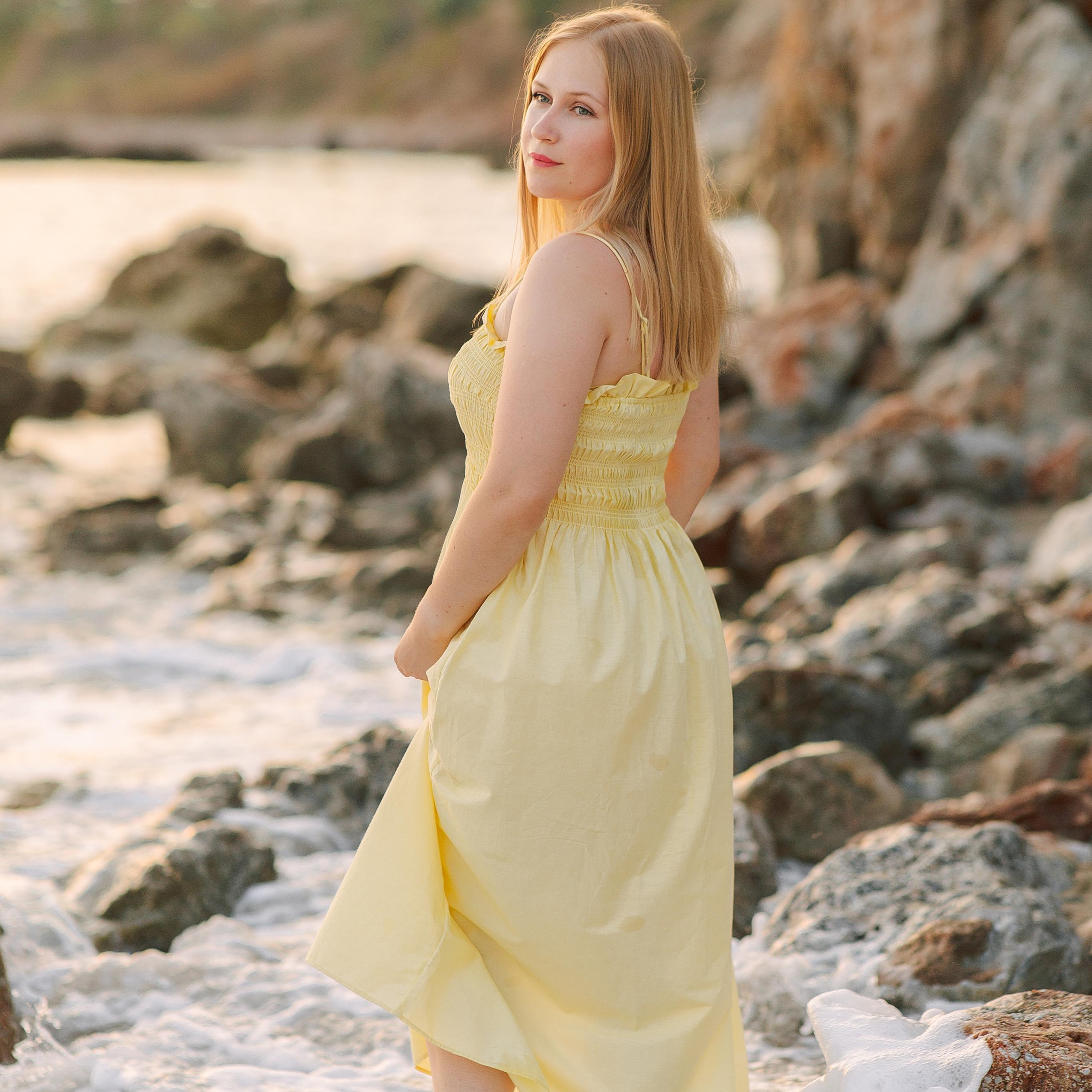 Family photo session on Cleopatra Beach at sunset. Alsu Develi, Photographer in Turkey, Alanya, Side, Belek, Antalya, Kemer, Turkiye. Photoshooting in Alanya. Photosession in Belek, Side