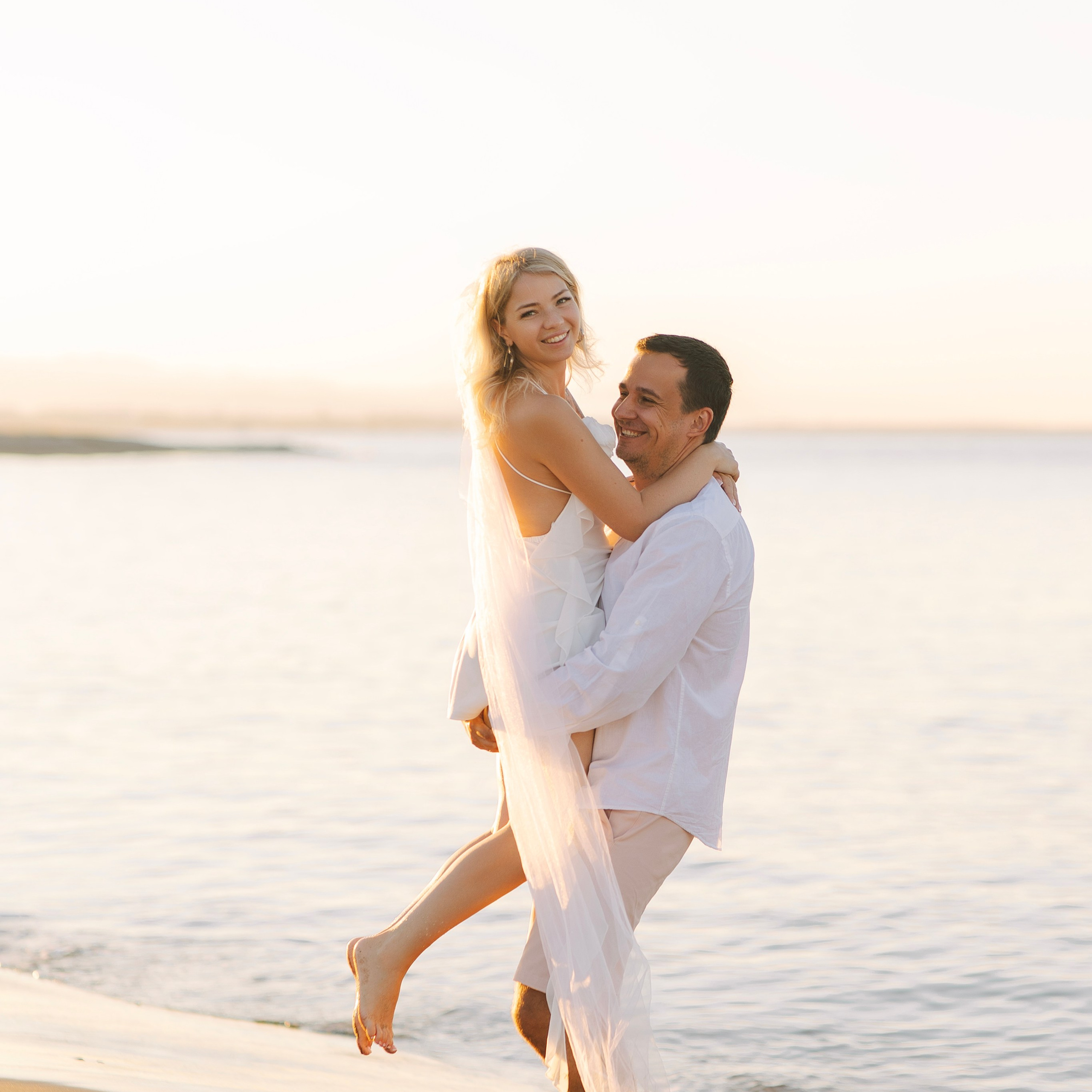 Закат. Love Story на пляже в Сиде на рассвете. Алсу Девели. Фотограф в Алании в Турции, Аланья, Сиде, Белек, Анталия, Кемер, Конаклы, Окурджалар. Фотосъемки в Алании. Фотосессия в Алания