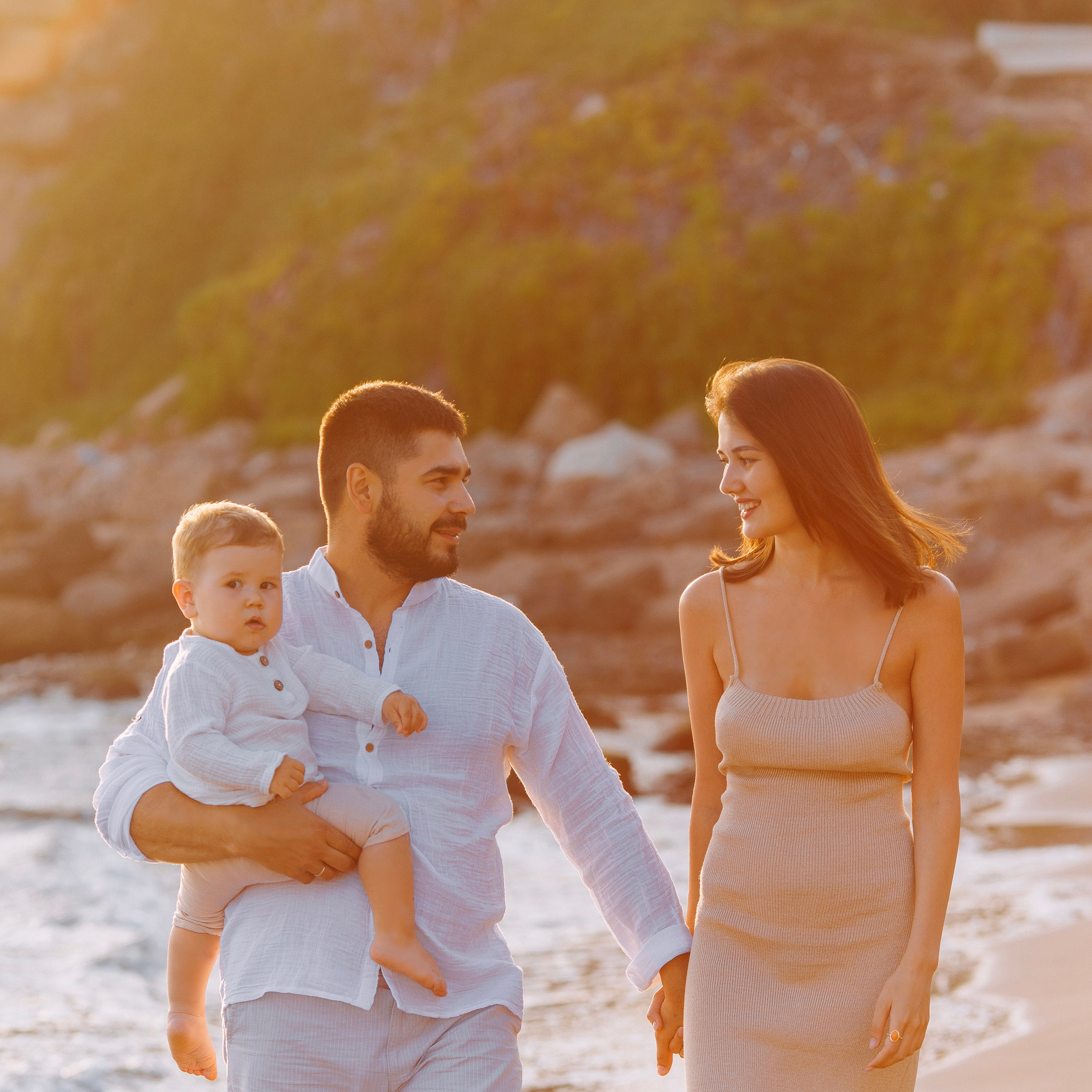 Семейная фотосессия на закате на пляже. Алсу Девели. Фотограф в Алании в Турции, Аланья, Сиде, Белек, Анталия, Кемер, Конаклы, Окурджалар. Фотосъемки в Алании. Фотосессия в Алания