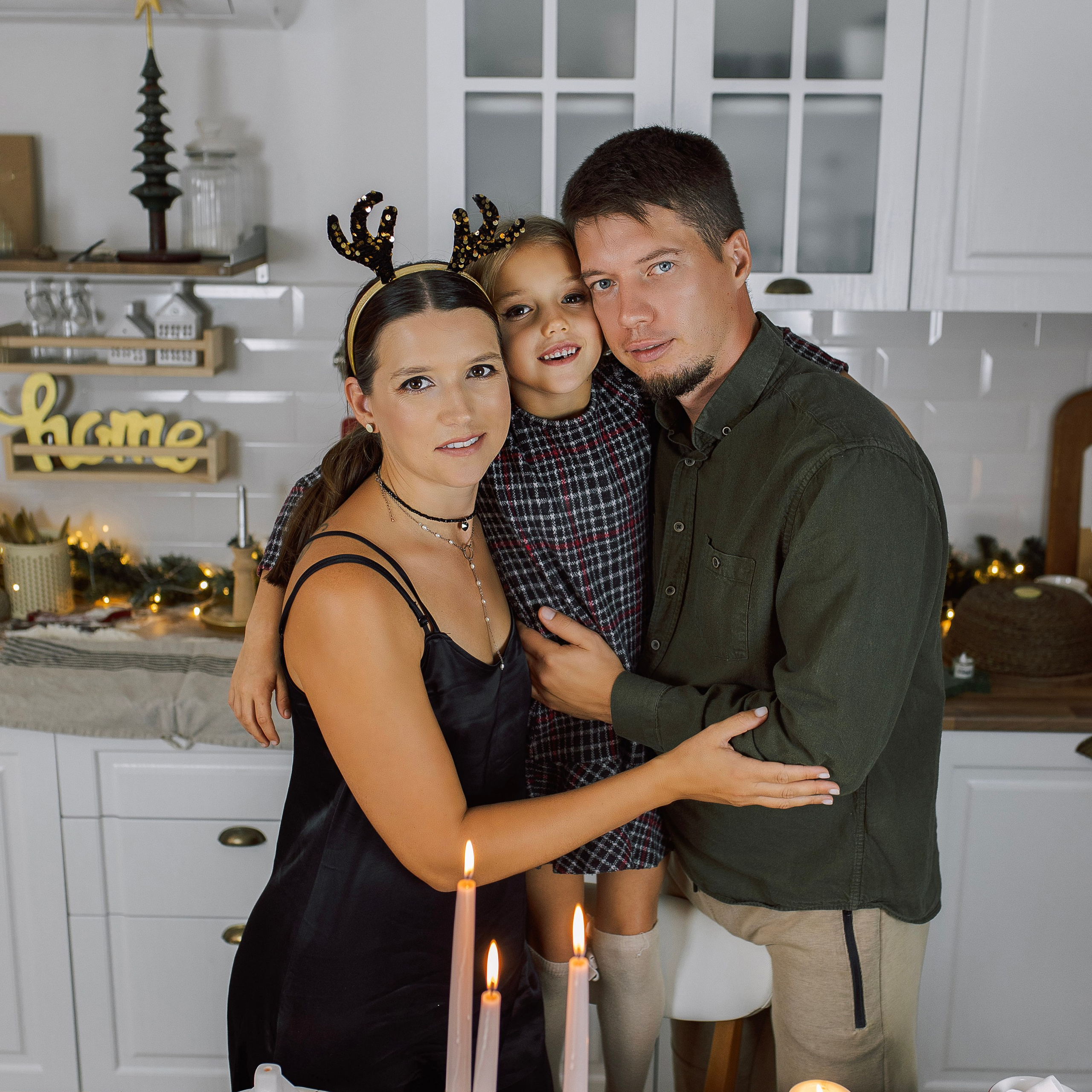 New Year’s family photo shoot…. Alsu Develi, Photographer in Turkey, Alanya, Side, Belek, Antalya, Kemer, Turkiye. Photoshooting in Alanya. Photosession in Belek, Side