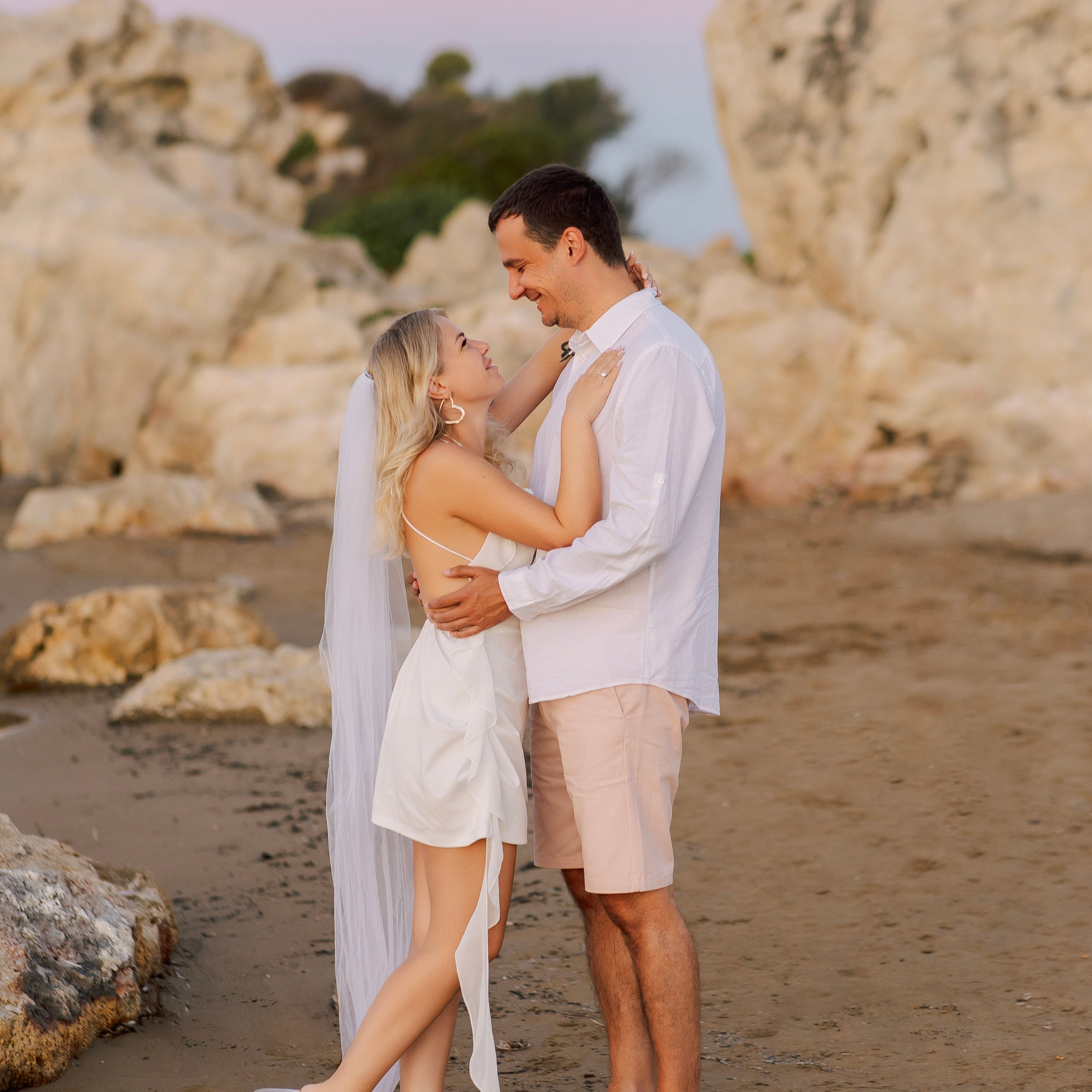 Закат. Love Story на пляже в Сиде на рассвете. Алсу Девели. Фотограф в Алании в Турции, Аланья, Сиде, Белек, Анталия, Кемер, Конаклы, Окурджалар. Фотосъемки в Алании. Фотосессия в Алания