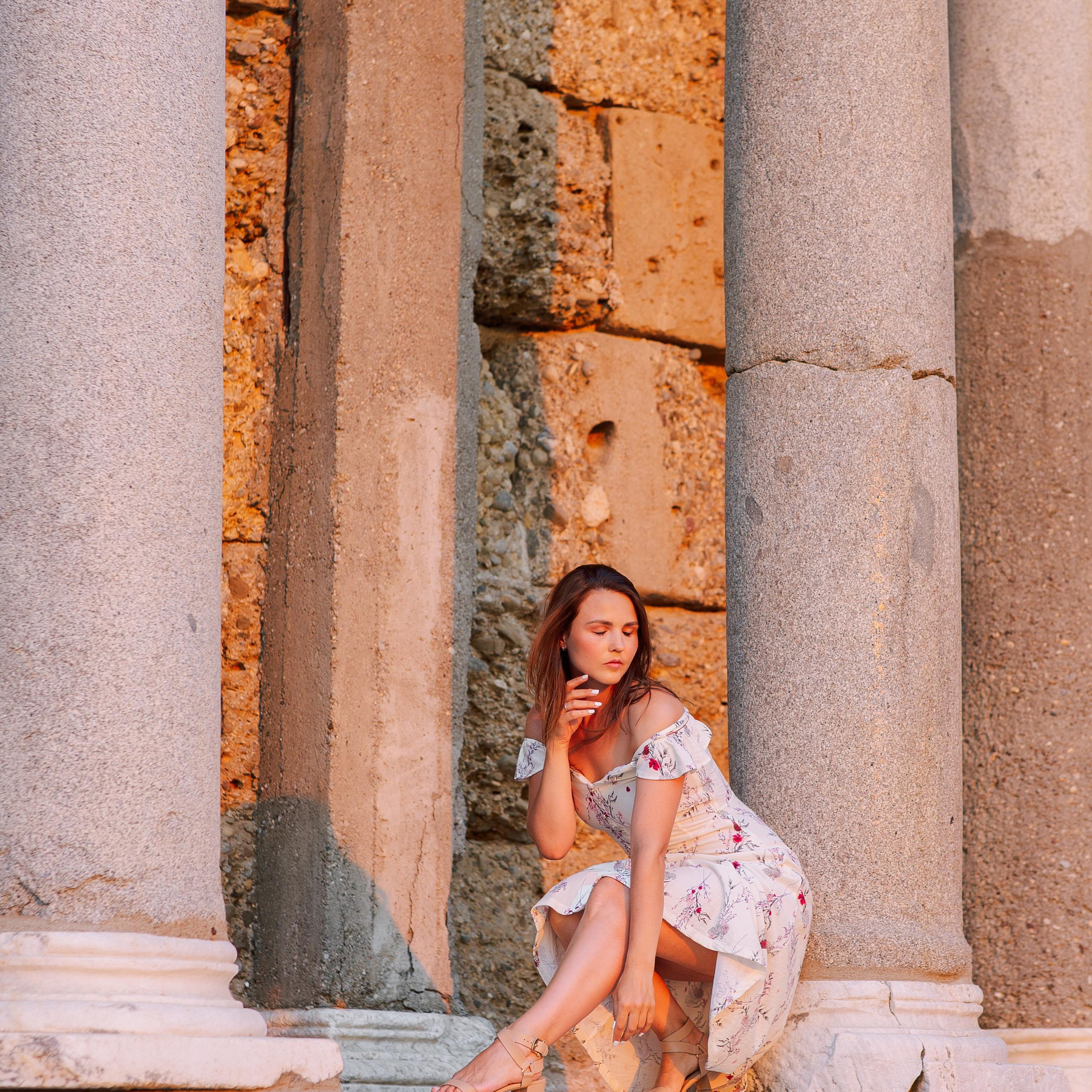 Парная фотосессия в античном городе Сиде на закате. Алсу Девели. Фотограф в Алании в Турции, Аланья, Сиде, Белек, Анталия, Кемер, Конаклы, Окурджалар. Фотосъемки в Алании. Фотосессия в Алания