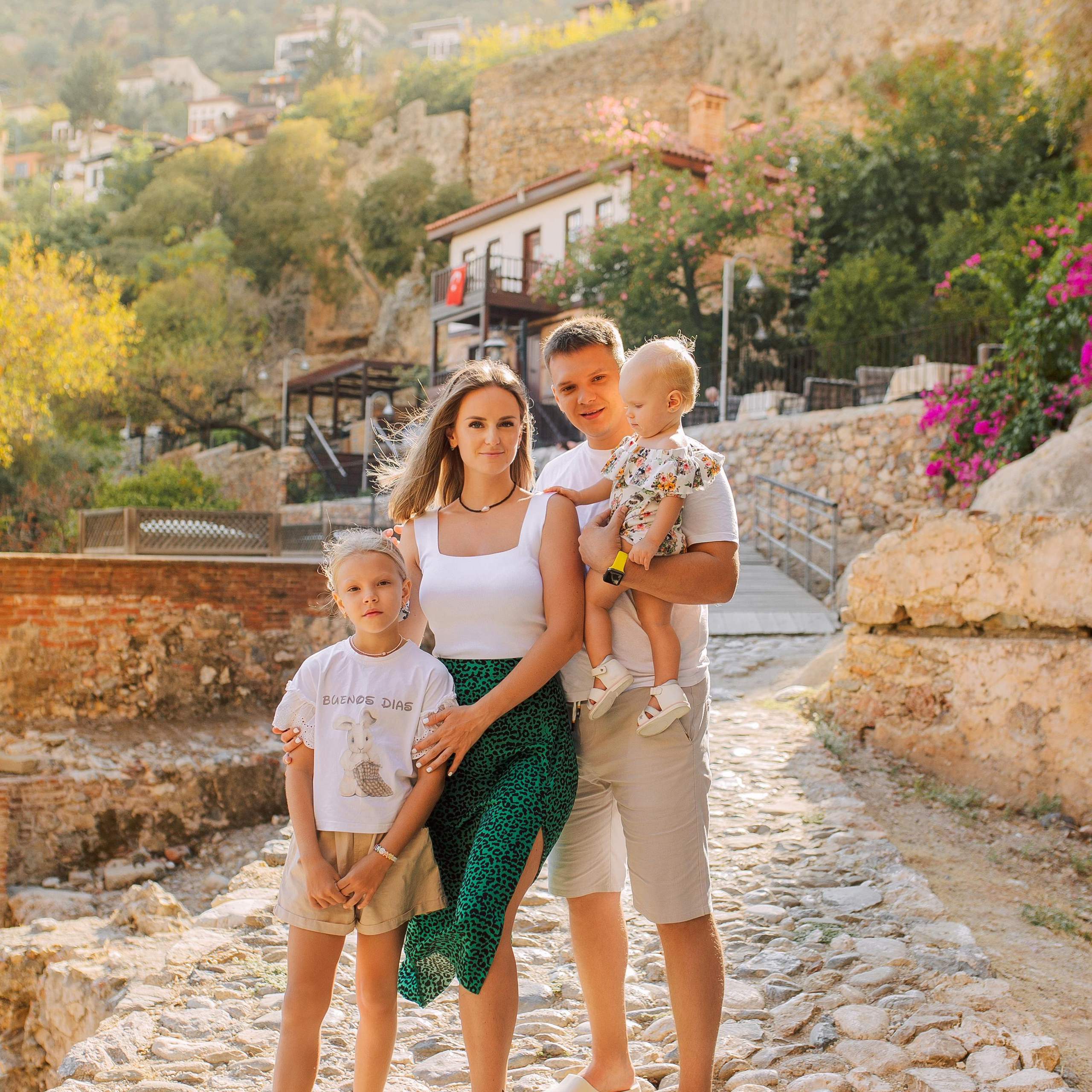 Семейная съемка у крепости Алания,. Алсу Девели. Фотограф в Алании в Турции, Аланья, Сиде, Белек, Анталия, Кемер, Конаклы, Окурджалар. Фотосъемки в Алании. Фотосессия в Алания