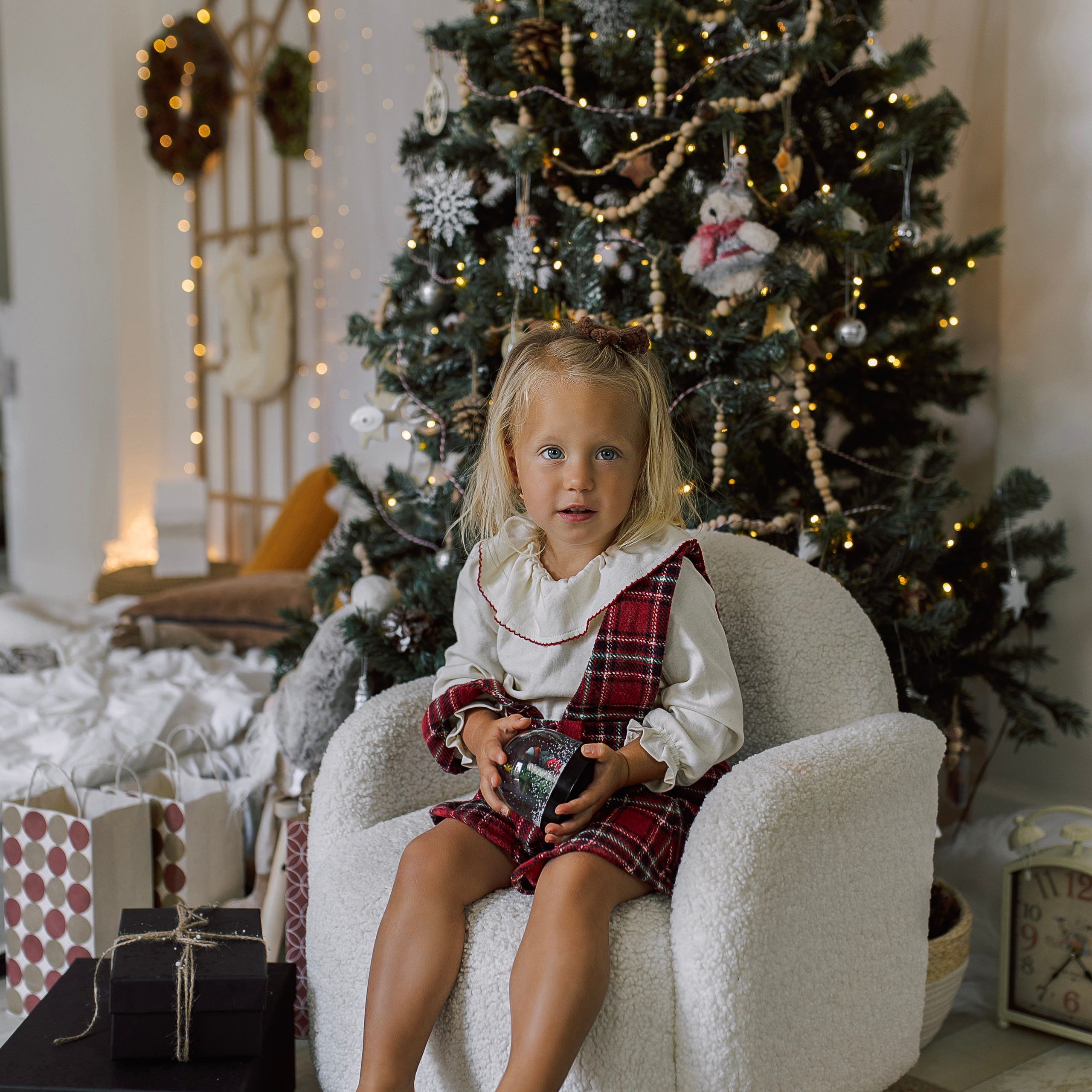 New Year’s family photo shoot…. Alsu Develi, Photographer in Turkey, Alanya, Side, Belek, Antalya, Kemer, Turkiye. Photoshooting in Alanya. Photosession in Belek, Side