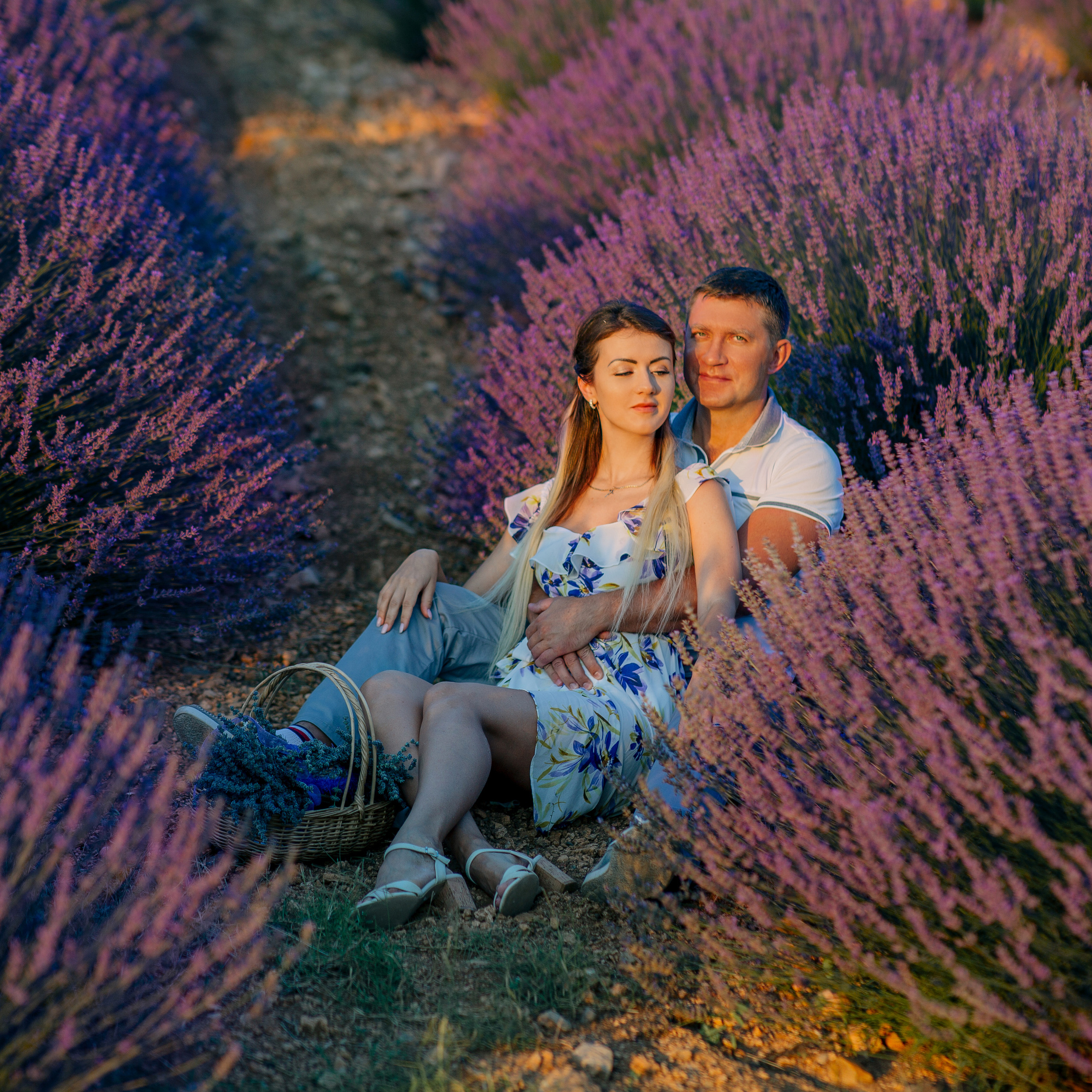 Парная фотосессия на лавандовом поле. Рассвет. Алсу Девели. Фотограф в Алании в Турции, Аланья, Сиде, Белек, Анталия, Кемер, Конаклы, Окурджалар. Фотосъемки в Алании. Фотосессия в Алания