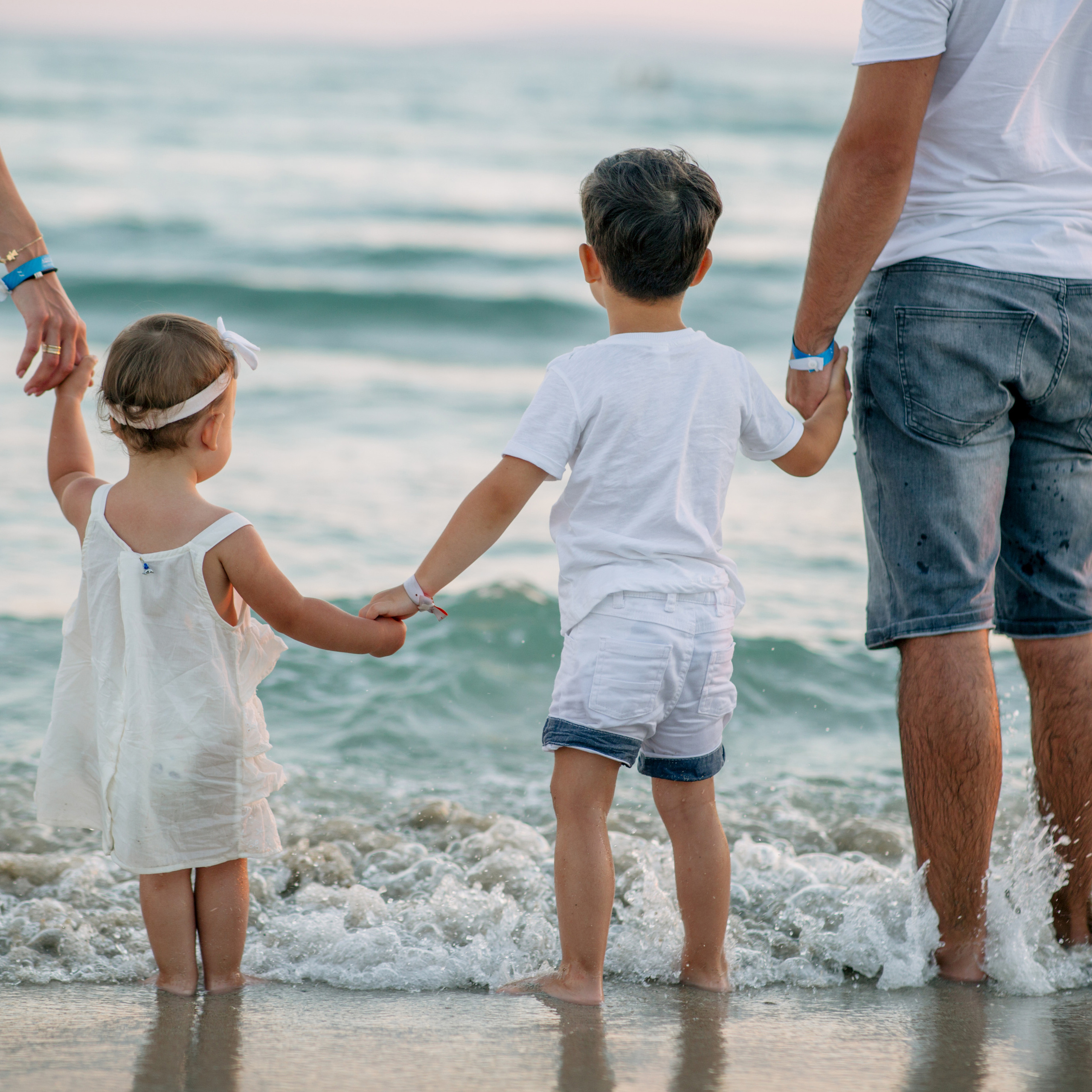 Family photo session in Didim. Alsu Develi, Photographer in Turkey, Alanya, Side, Belek, Antalya, Kemer, Turkiye. Photoshooting in Alanya. Photosession in Belek, Side