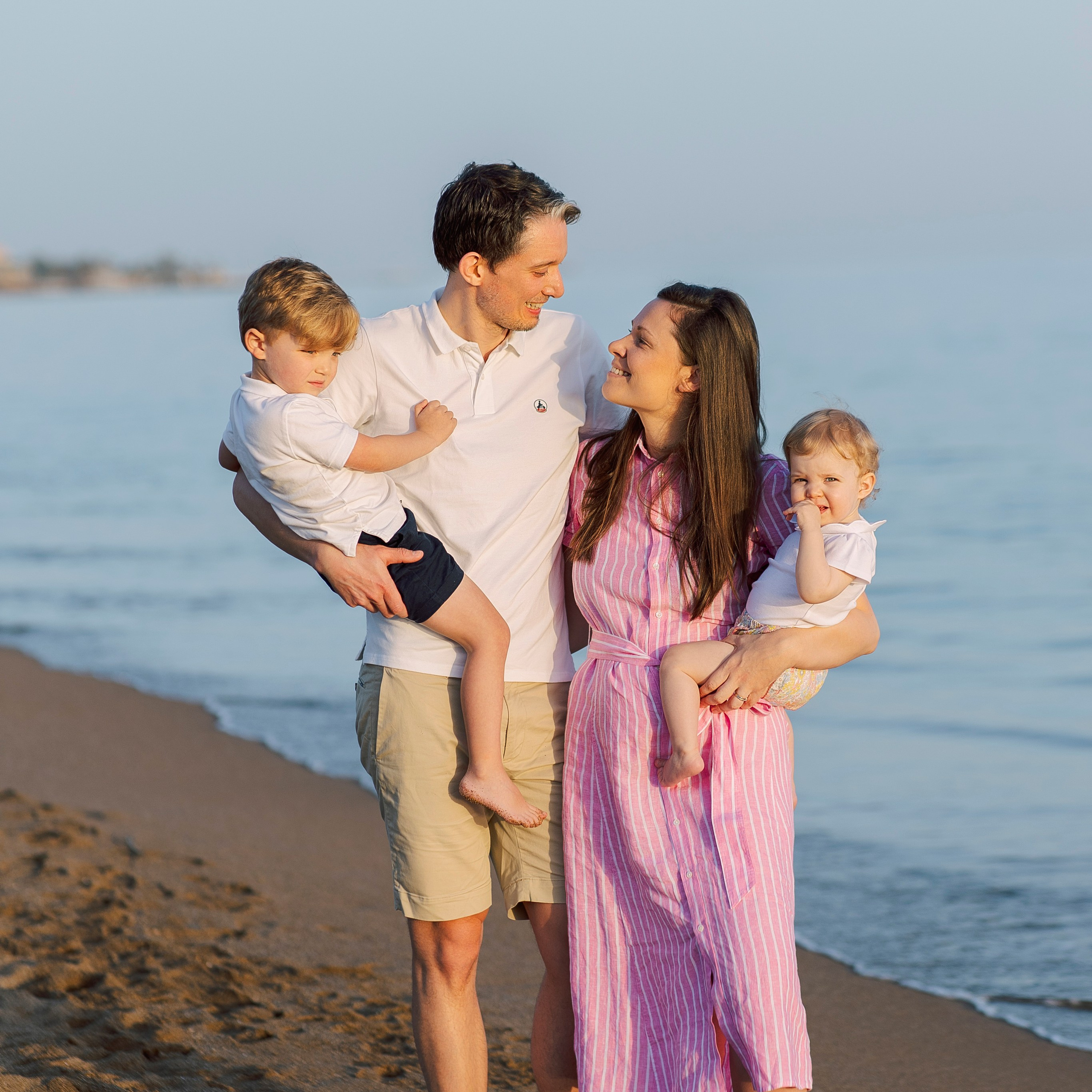 Семейная фотосессия на пляже в Сиде на закате. Алсу Девели. Фотограф в Алании в Турции, Аланья, Сиде, Белек, Анталия, Кемер, Конаклы, Окурджалар. Фотосъемки в Алании. Фотосессия в Алания