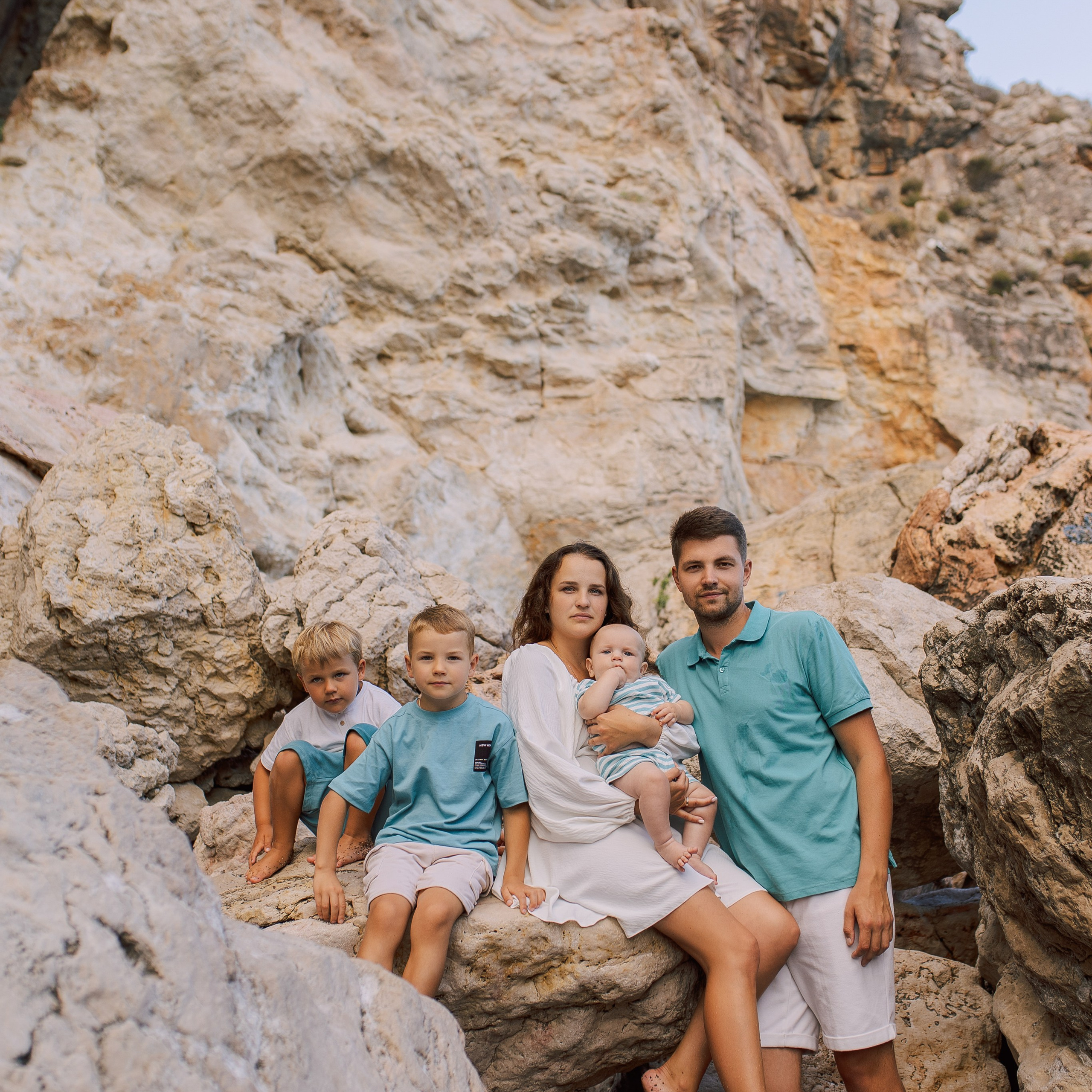 Sunset. Family photo session in Kemer on the beach. Alsu Develi, Photographer in Turkey, Alanya, Side, Belek, Antalya, Kemer, Turkiye. Photoshooting in Alanya. Photosession in Belek, Side