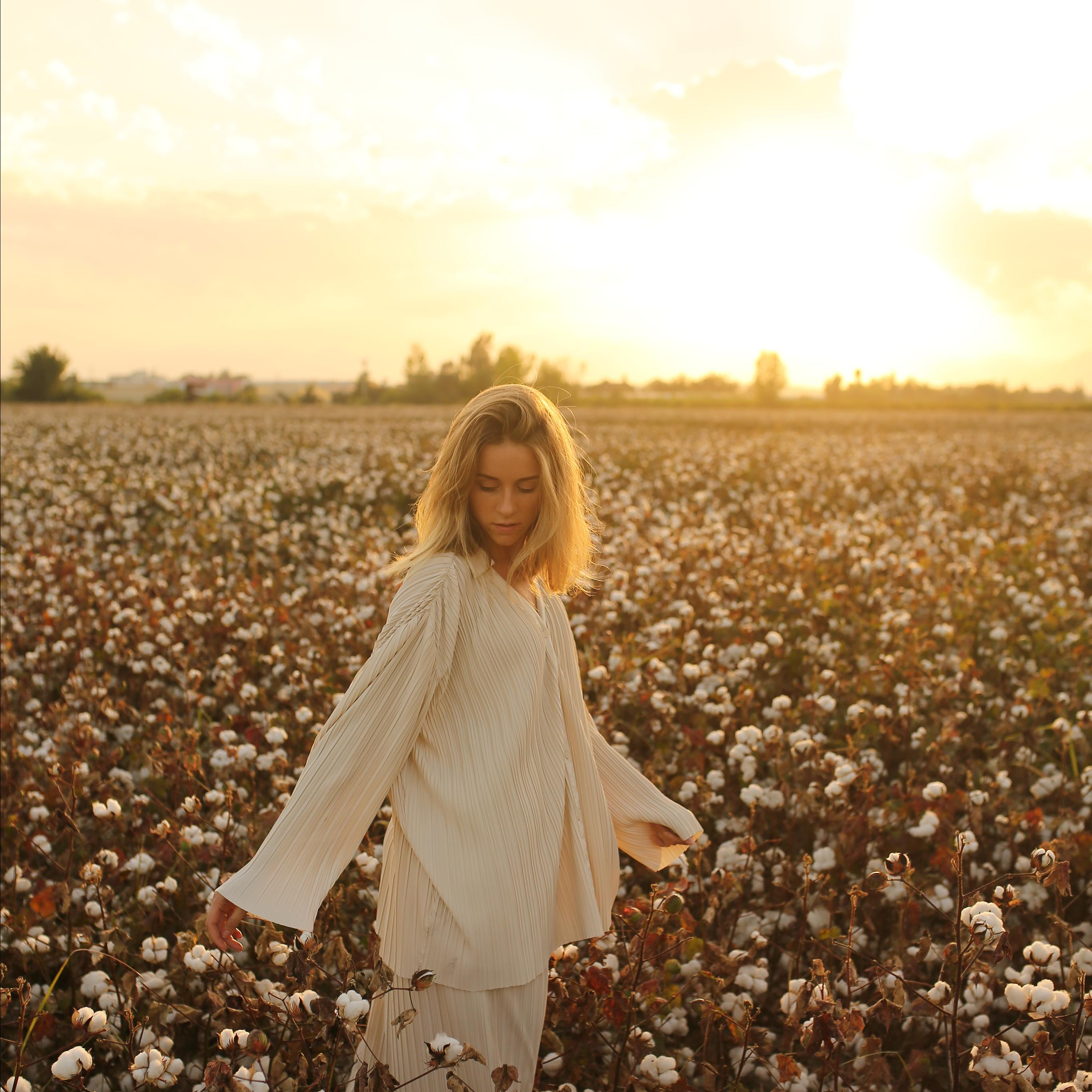 Фотосессия на хлопковом поле. Алсу Девели. Фотограф в Алании в Турции, Аланья, Сиде, Белек, Анталия, Кемер, Конаклы, Окурджалар. Фотосъемки в Алании. Фотосессия в Алания