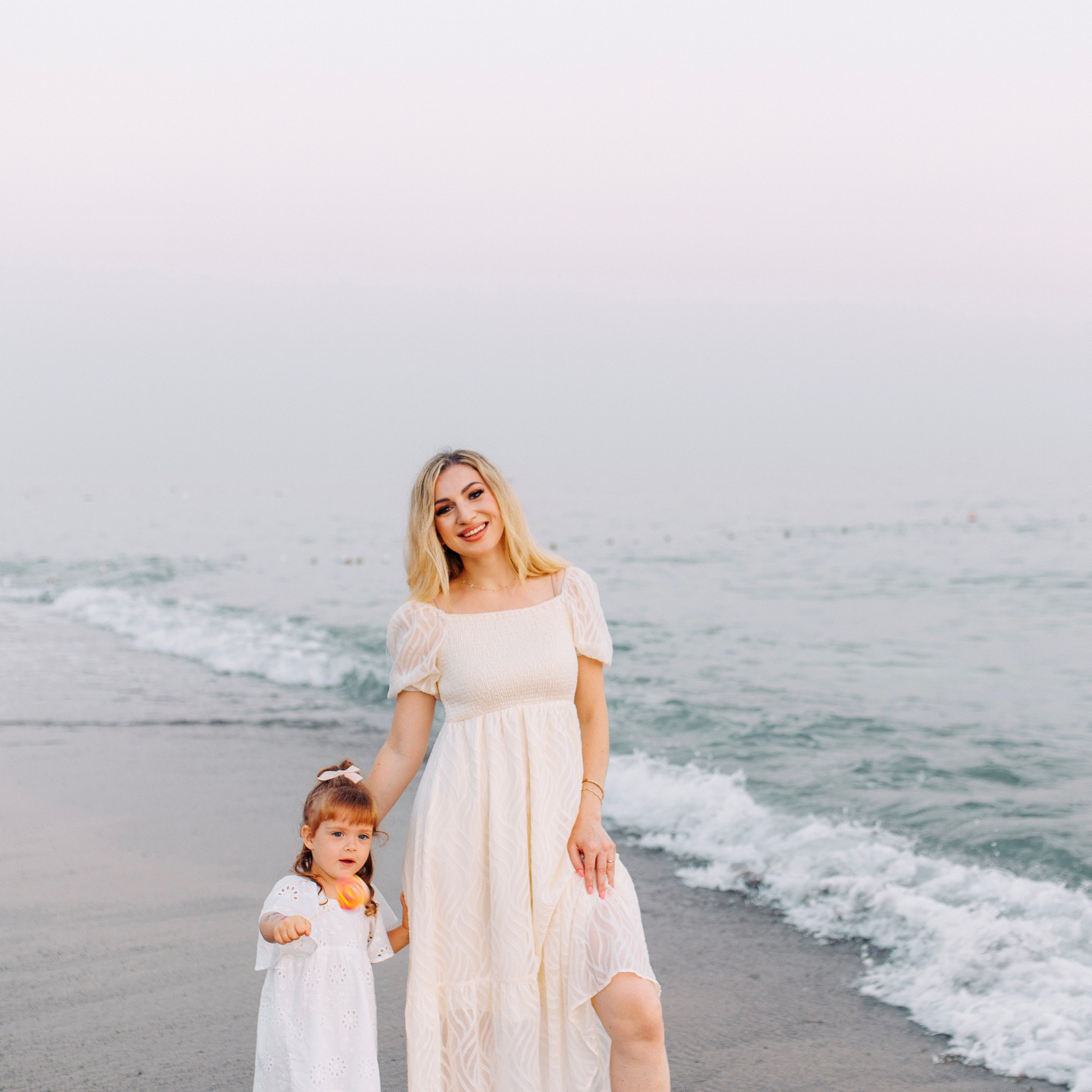 . Семейная фотосессия на пляже в Белеке. Алсу Девели. Фотограф в Алании в Турции, Аланья, Сиде, Белек, Анталия, Кемер, Конаклы, Окурджалар. Фотосъемки в Алании. Фотосессия в Алания