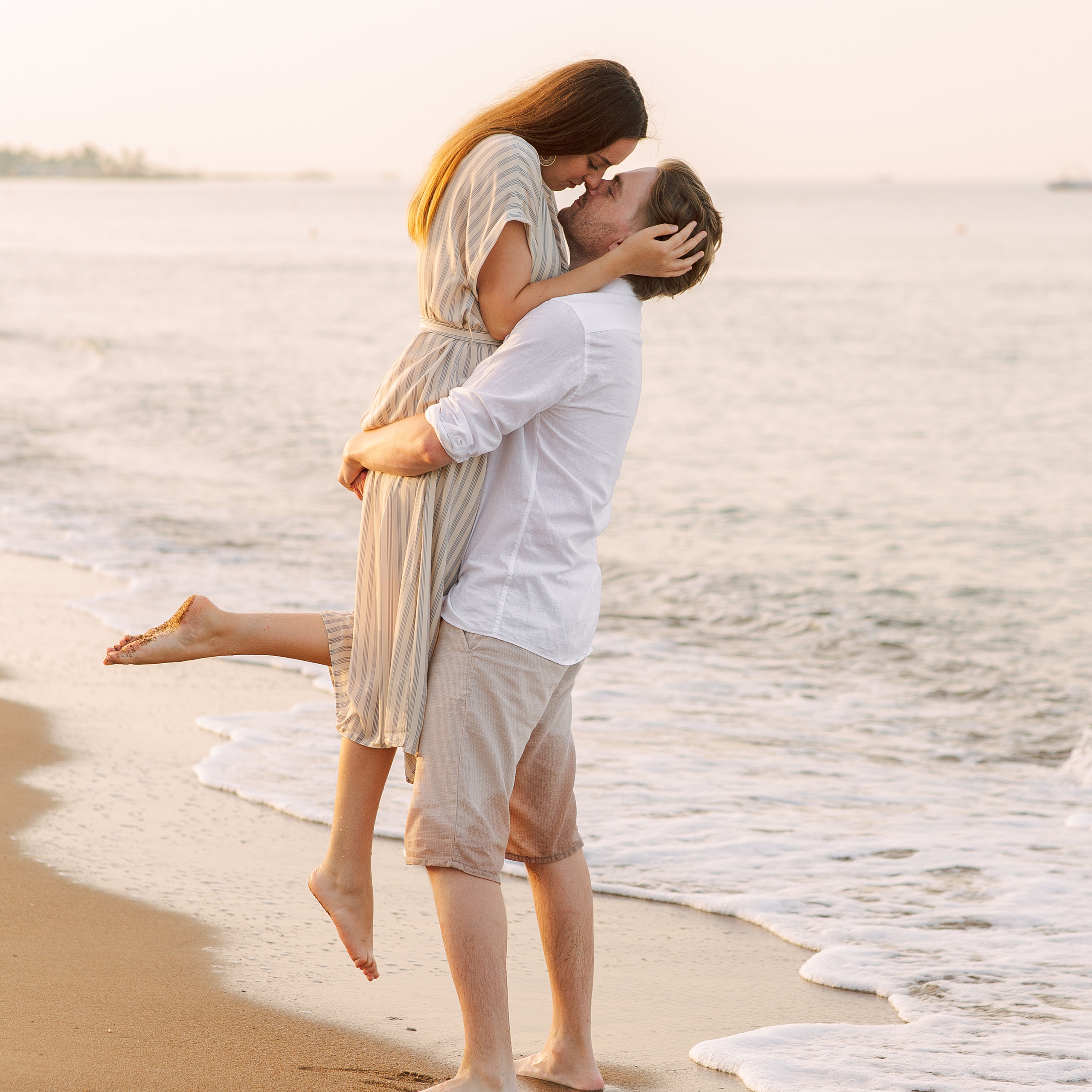 Sunrise. Love Story on the beach in Side. Alsu Develi, Photographer in Turkey, Alanya, Side, Belek, Antalya, Kemer, Turkiye. Photoshooting in Alanya. Photosession in Belek, Side