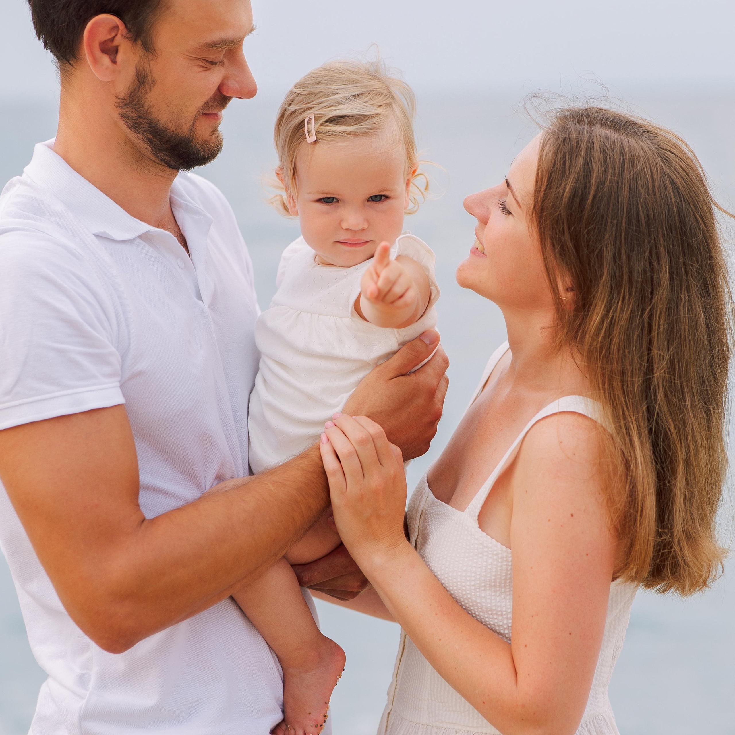 Morning family photo shoot on Cleopatra Beach. Alsu Develi, Photographer in Turkey, Alanya, Side, Belek, Antalya, Kemer, Turkiye. Photoshooting in Alanya. Photosession in Belek, Side