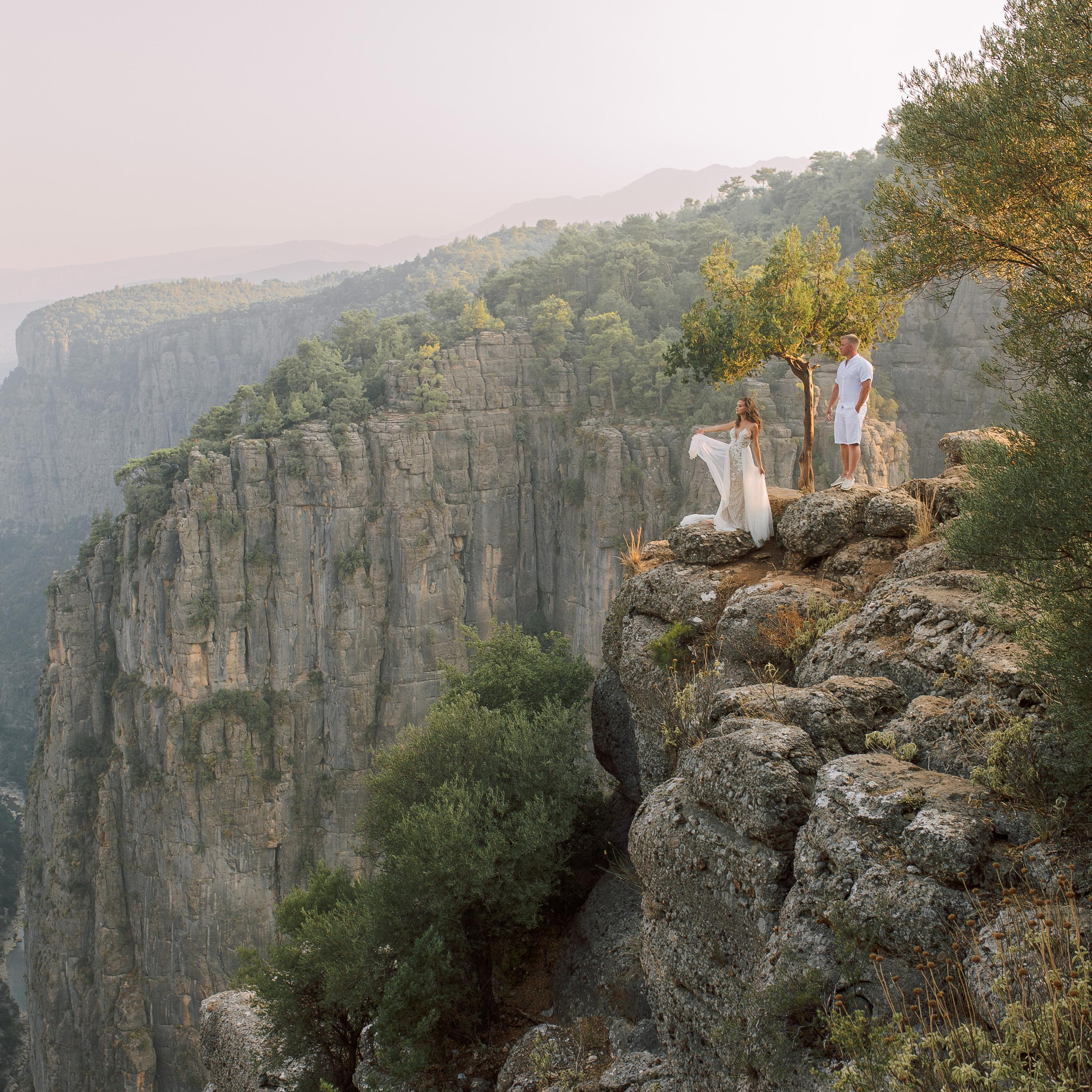 Wedding photo shoot in the canyon. Alsu Develi, Photographer in Turkey, Alanya, Side, Belek, Antalya, Kemer, Turkiye. Photoshooting in Alanya. Photosession in Belek, Side