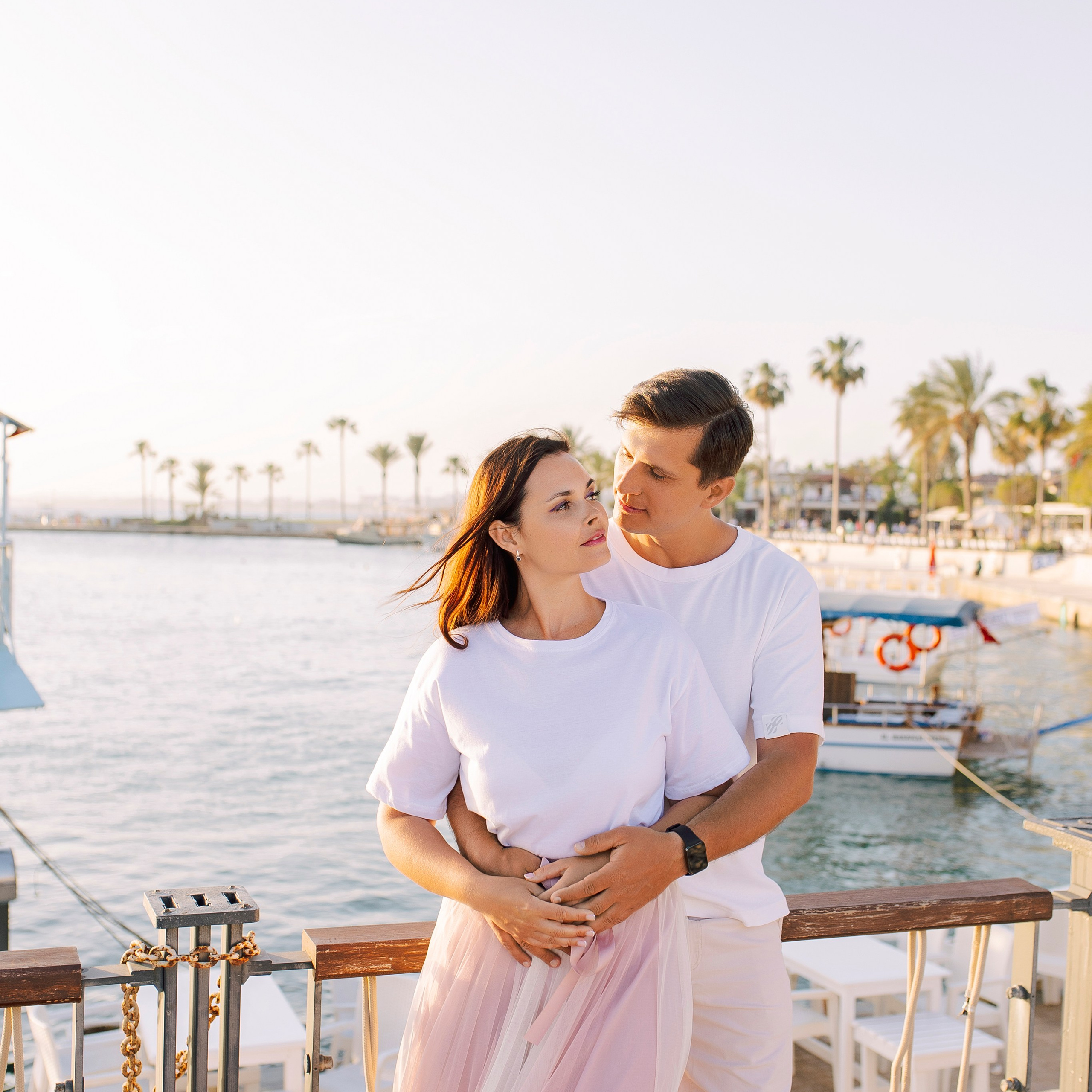 Sunset. Family photo session in the colorful streets of Side. Alsu Develi, Photographer in Turkey, Alanya, Side, Belek, Antalya, Kemer, Turkiye. Photoshooting in Alanya. Photosession in Belek, Side