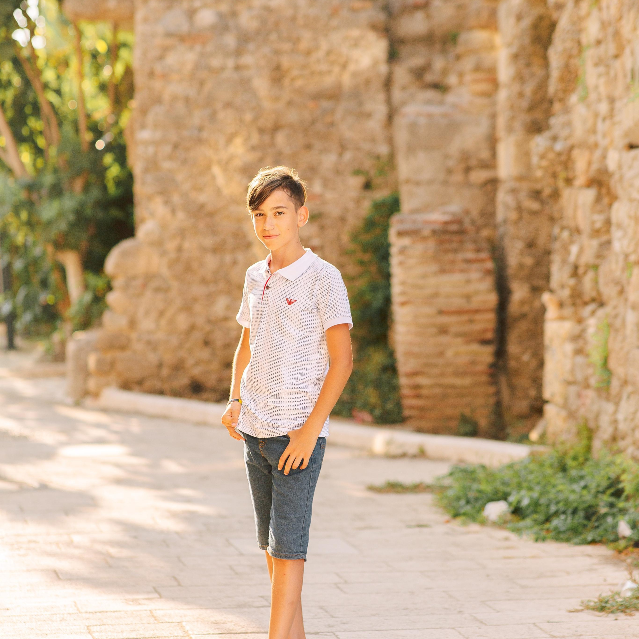 Семейная фотосессия в колоритных улочках Сиде. Алсу Девели. Фотограф в Алании в Турции, Аланья, Сиде, Белек, Анталия, Кемер, Конаклы, Окурджалар. Фотосъемки в Алании. Фотосессия в Алания