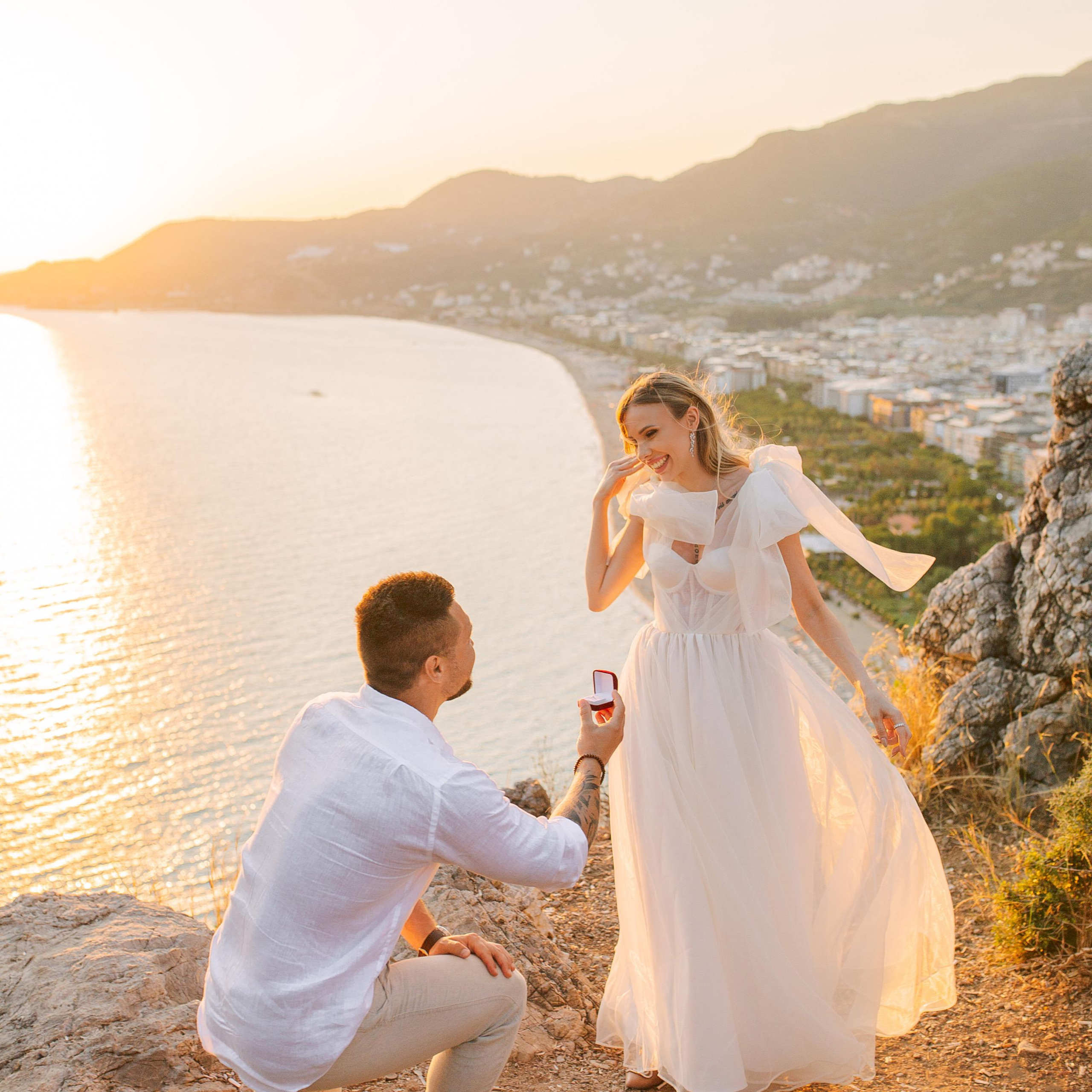 Утес. Свадебная фотосессия на краю обрыва. Алсу Девели. Фотограф в Алании в Турции, Аланья, Сиде, Белек, Анталия, Кемер, Конаклы, Окурджалар. Фотосъемки в Алании. Фотосессия в Алания