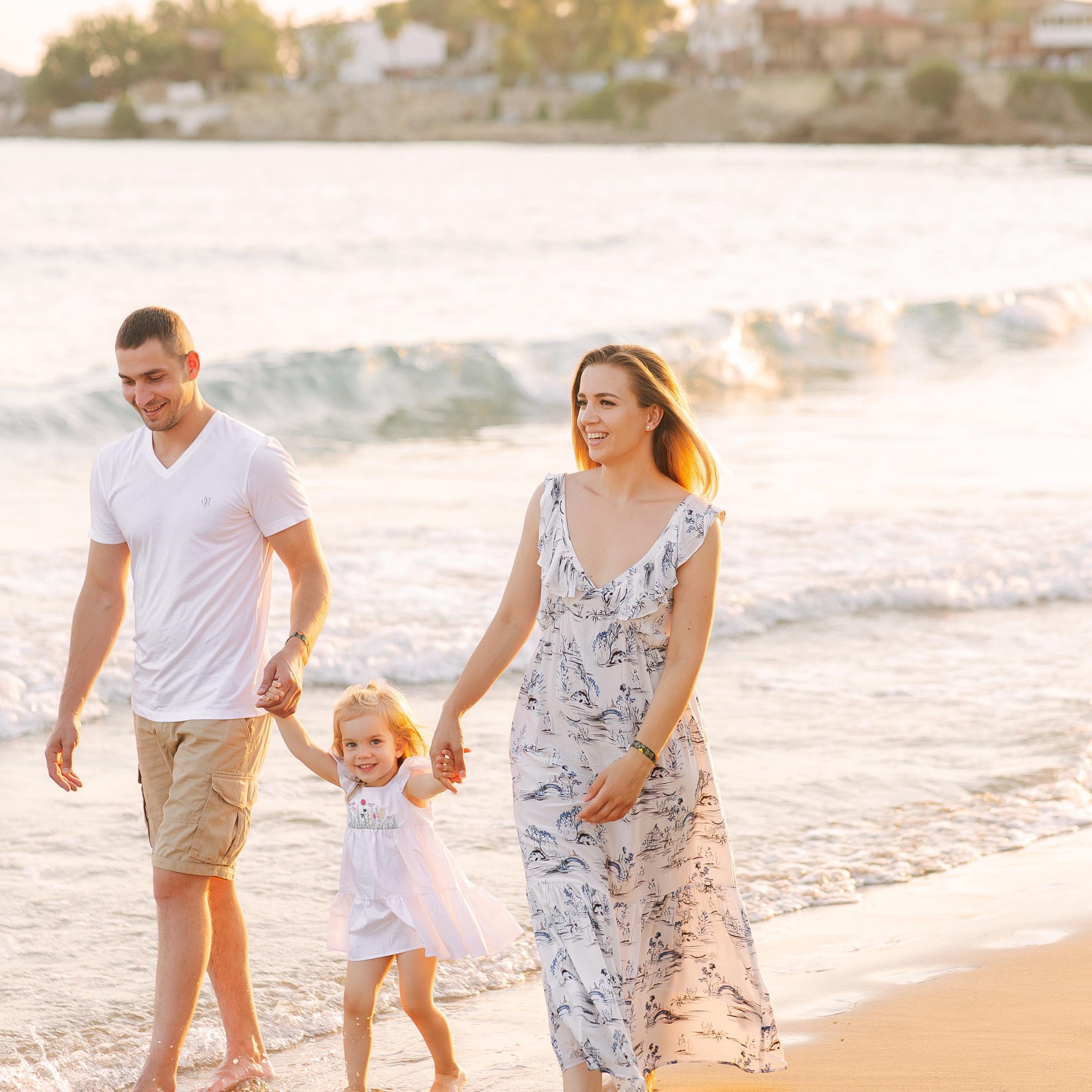 Семейная фотосессия на пляже в Сиде на закате. Алсу Девели. Фотограф в Алании в Турции, Аланья, Сиде, Белек, Анталия, Кемер, Конаклы, Окурджалар. Фотосъемки в Алании. Фотосессия в Алания