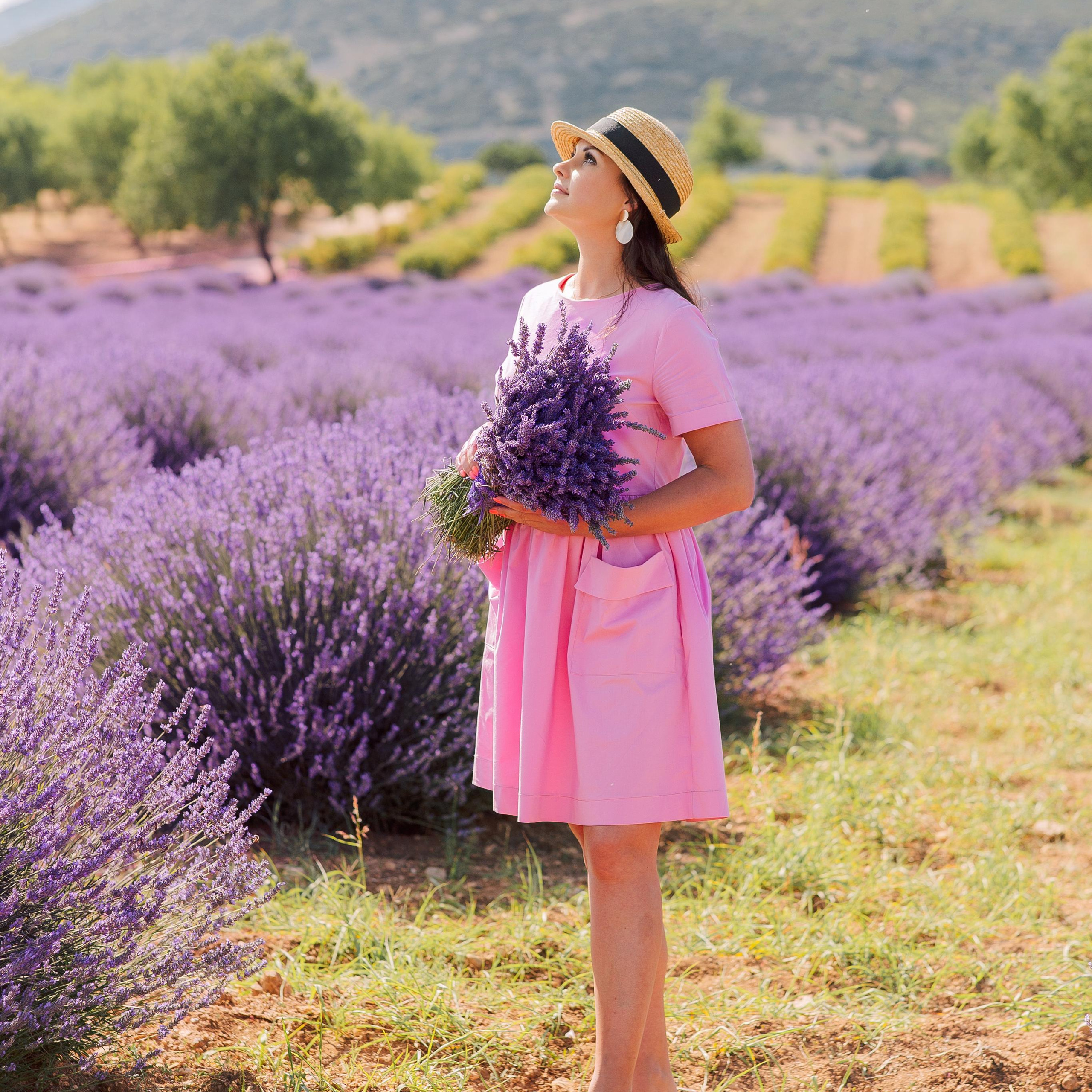 Individual photo session in a lavender field. Alsu Develi, Photographer in Turkey, Alanya, Side, Belek, Antalya, Kemer, Turkiye. Photoshooting in Alanya. Photosession in Belek, Side
