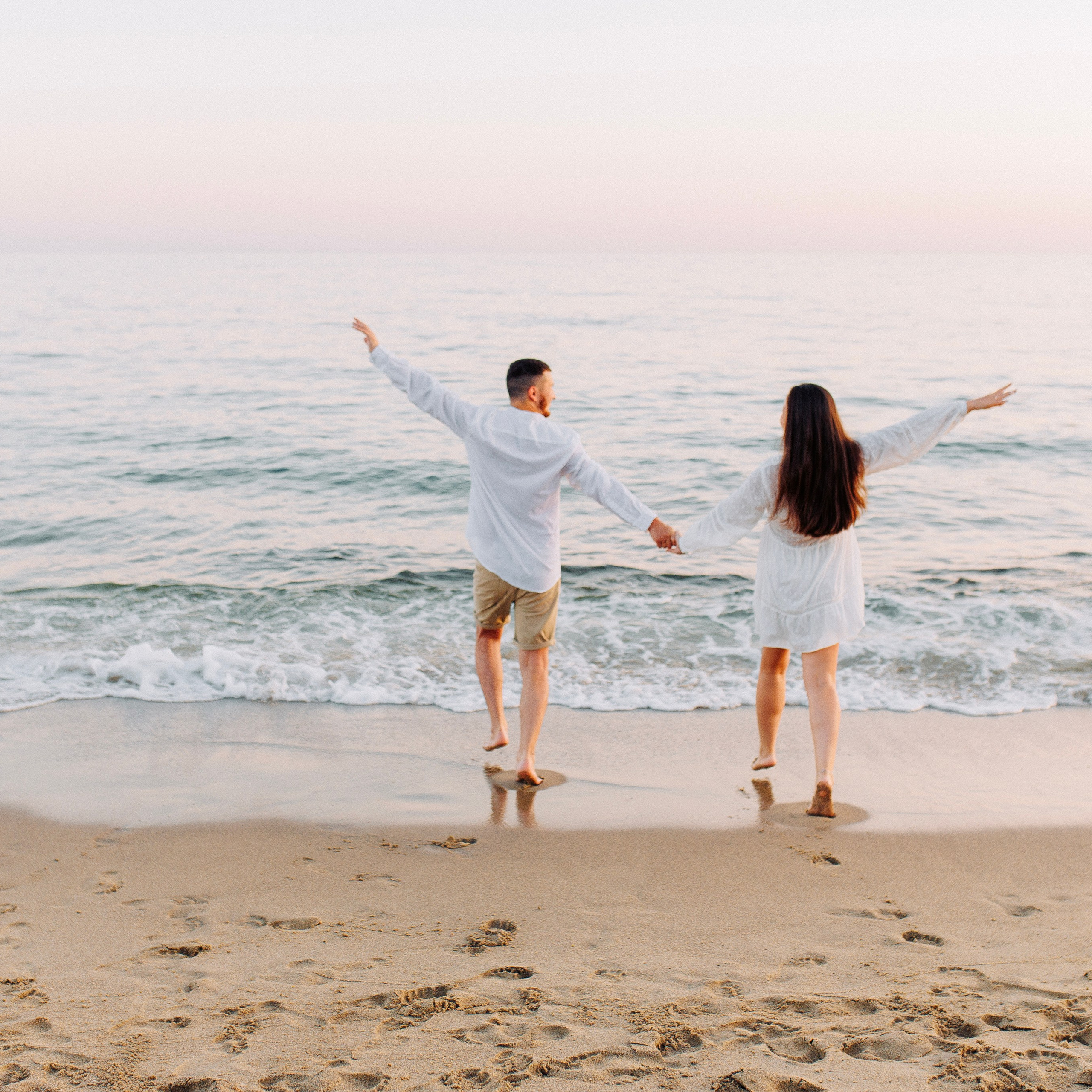 Sunset. Photo session on the beach for couples. Alsu Develi, Photographer in Turkey, Alanya, Side, Belek, Antalya, Kemer, Turkiye. Photoshooting in Alanya. Photosession in Belek, Side