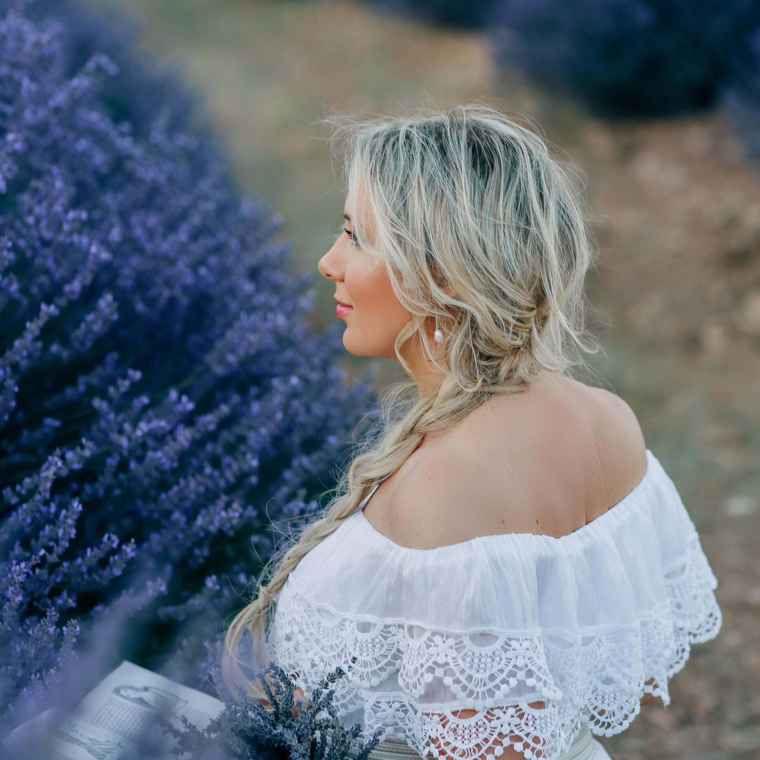 Фотосессия на лавандовом поле. Алсу Девели. Фотограф в Алании в Турции, Аланья, Сиде, Белек, Анталия, Кемер, Конаклы, Окурджалар. Фотосъемки в Алании. Фотосессия в Алания