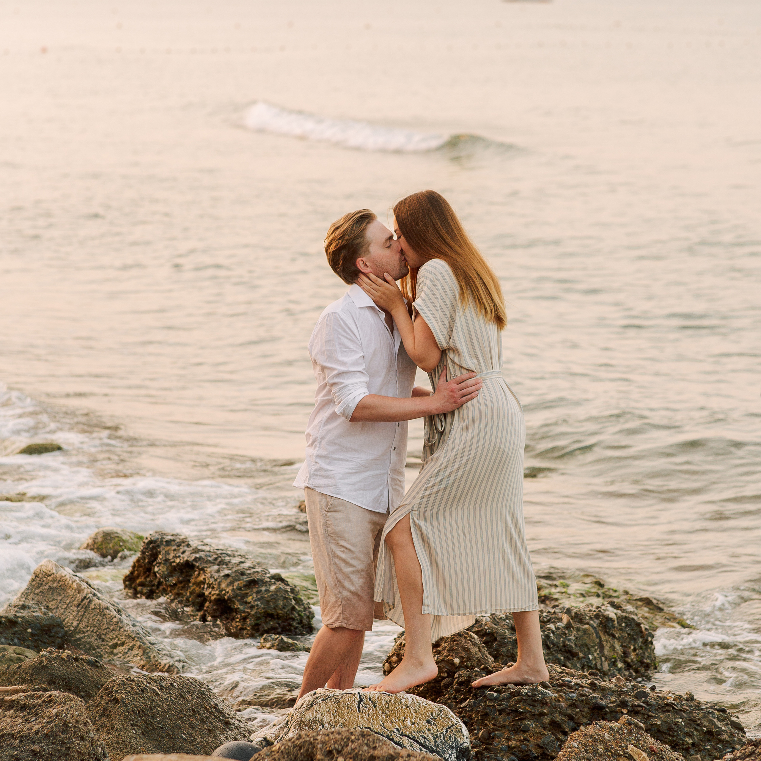 Sunrise. Love Story on the beach in Side. Alsu Develi, Photographer in Turkey, Alanya, Side, Belek, Antalya, Kemer, Turkiye. Photoshooting in Alanya. Photosession in Belek, Side