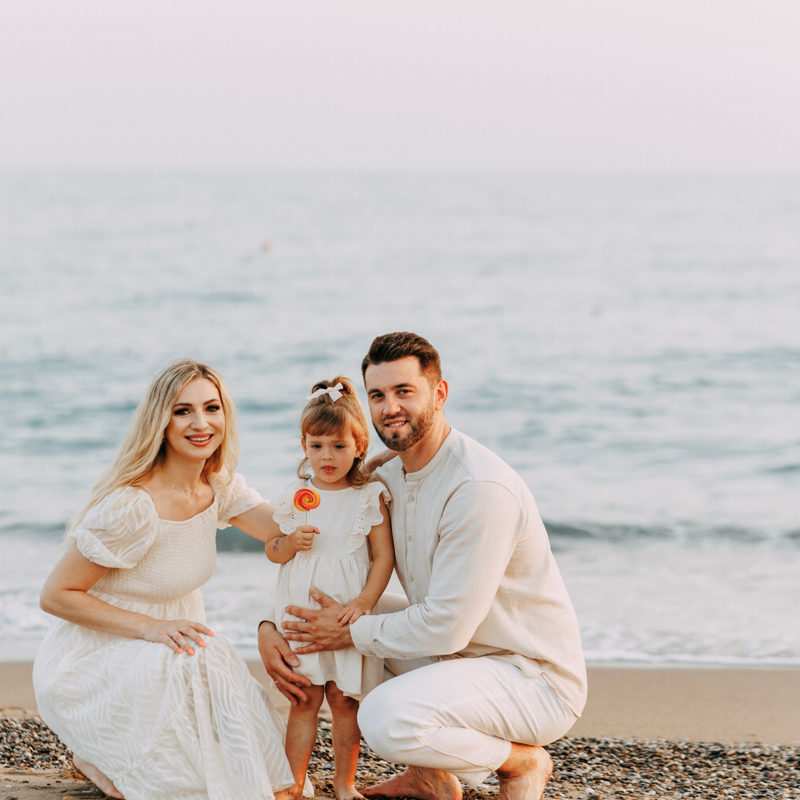 . Семейная фотосессия на пляже в Белеке. Алсу Девели. Фотограф в Алании в Турции, Аланья, Сиде, Белек, Анталия, Кемер, Конаклы, Окурджалар. Фотосъемки в Алании. Фотосессия в Алания